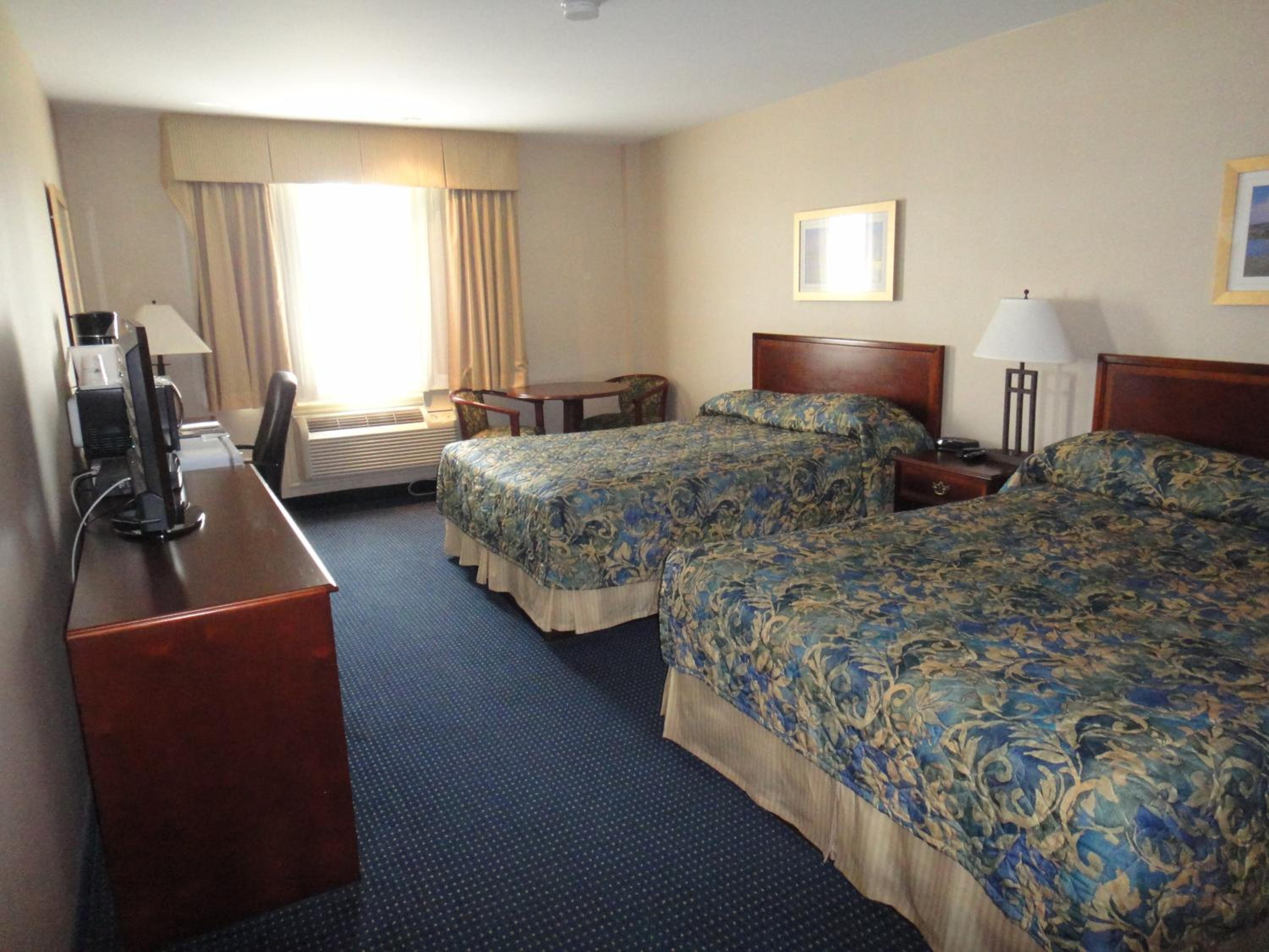 Queen Room with Two Queen Beds - Non-Smoking - Photo 4