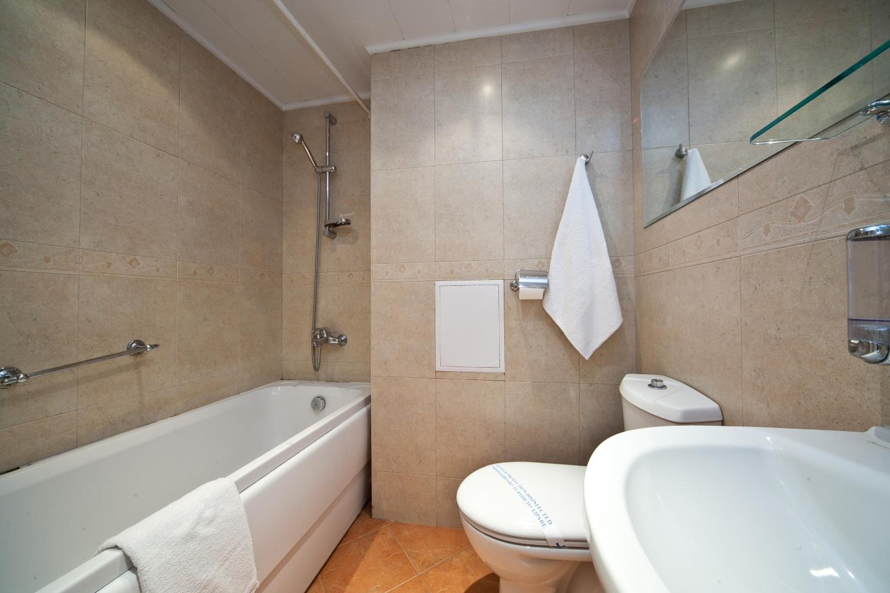 Double or Twin Room - Photo 19