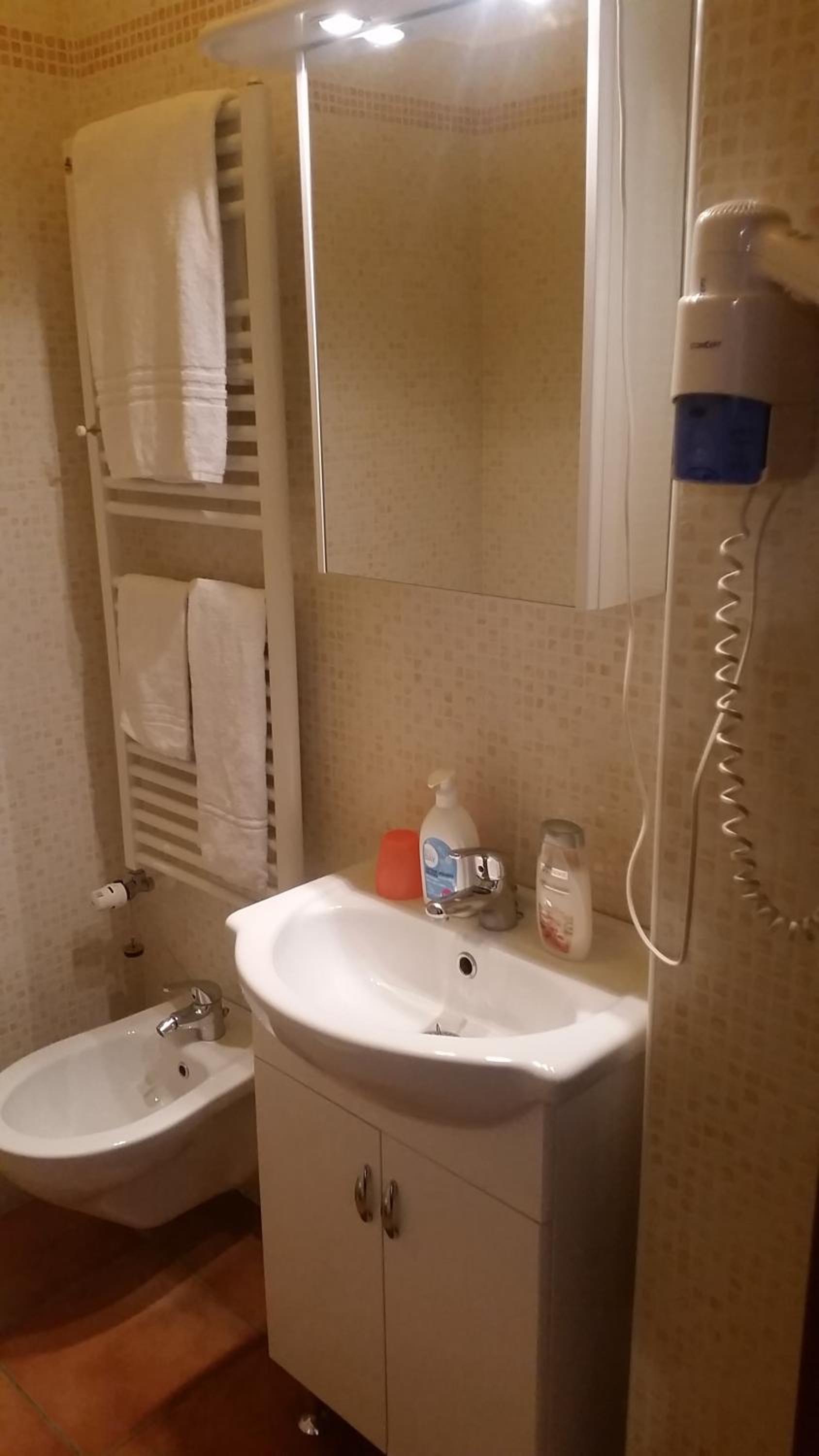 Double Room with Bathroom photo 2