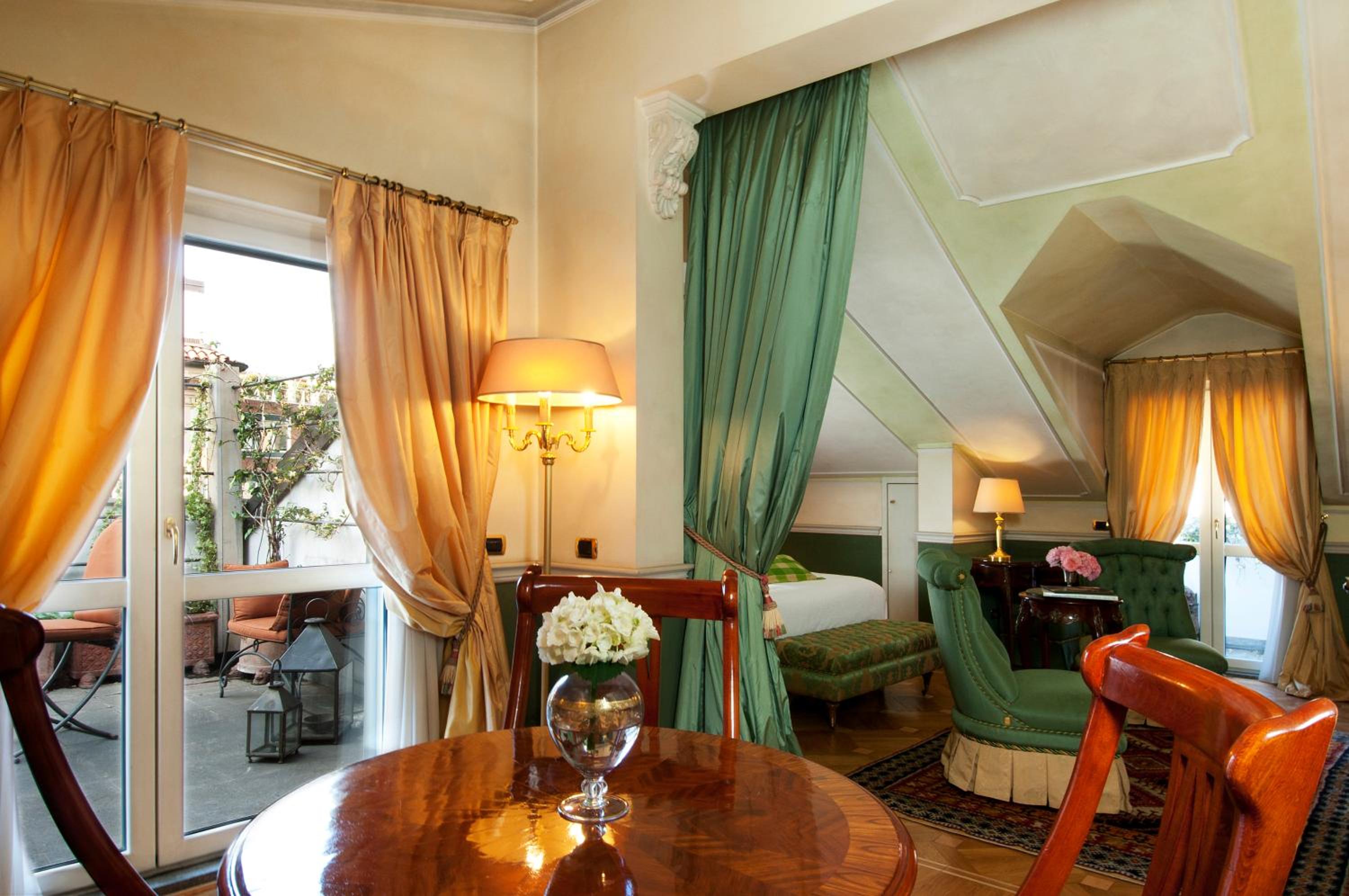 Junior Suite with Terrace thumbnail 6