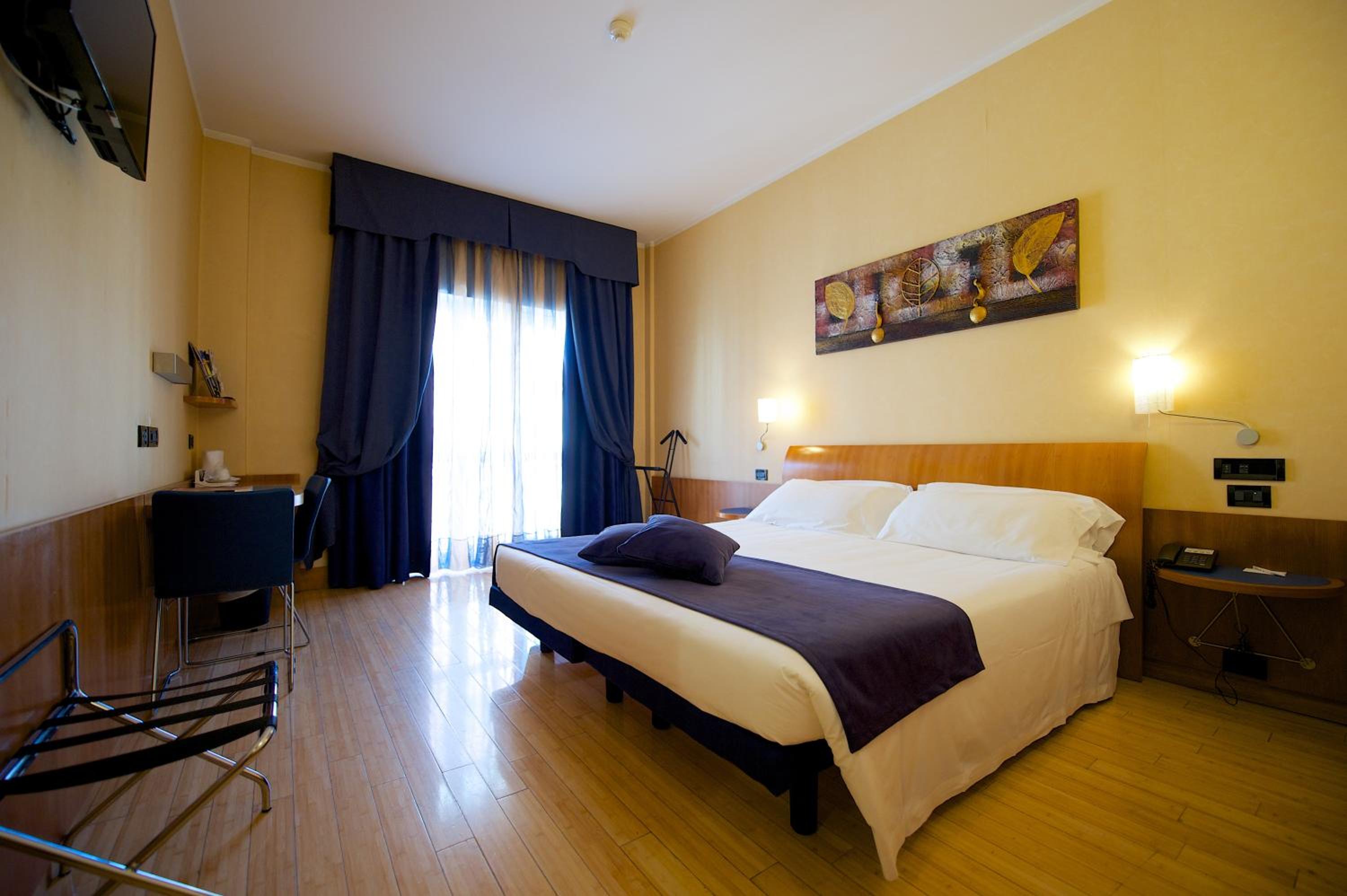 Classic Queen Room - Photo 9