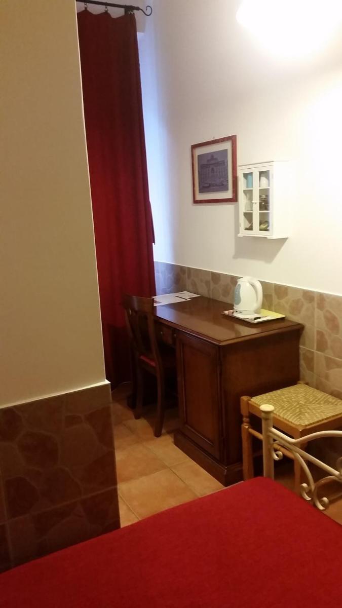 Single Room with Bathroom photo 2