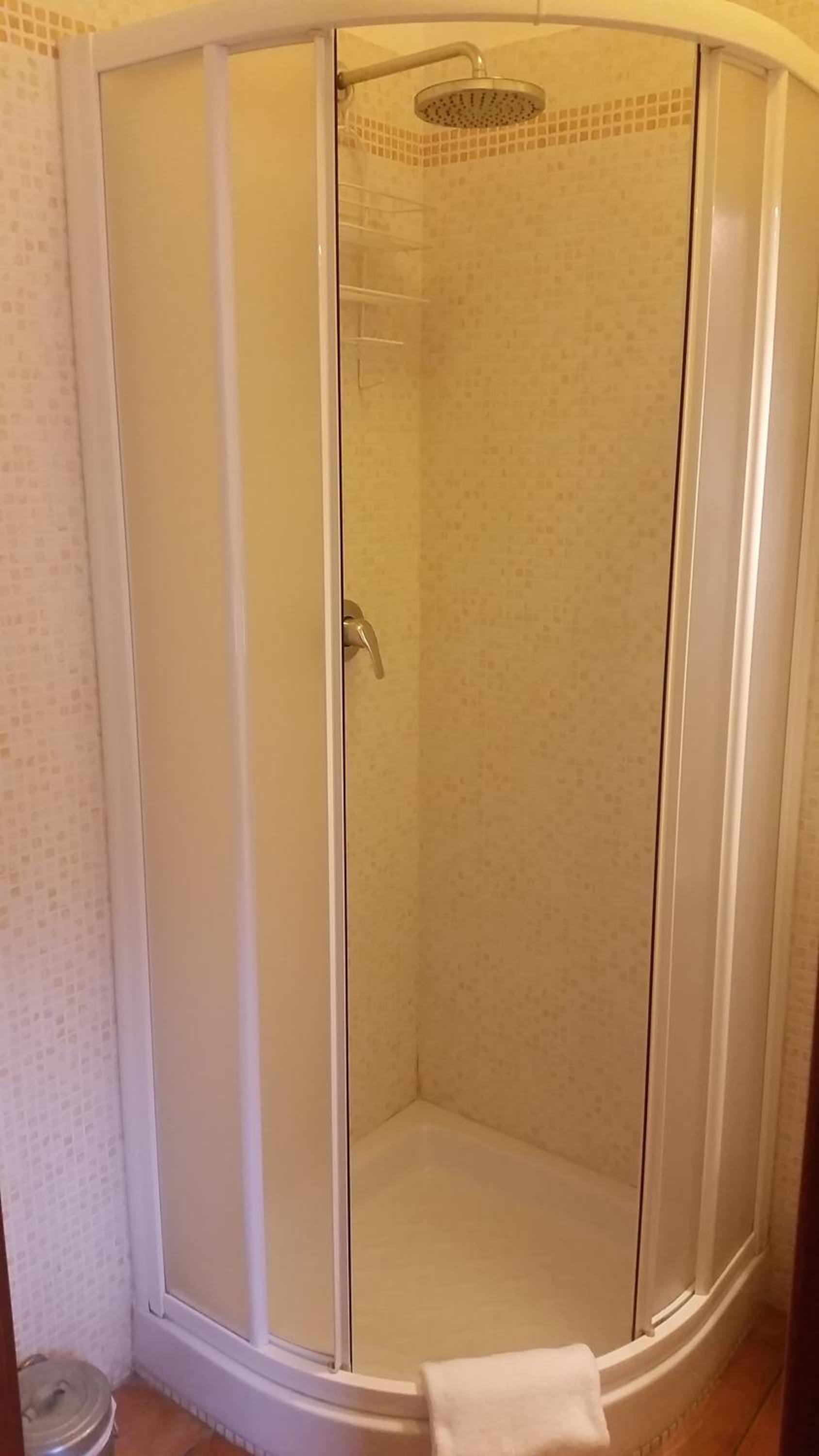 Single Room with Bathroom photo 3