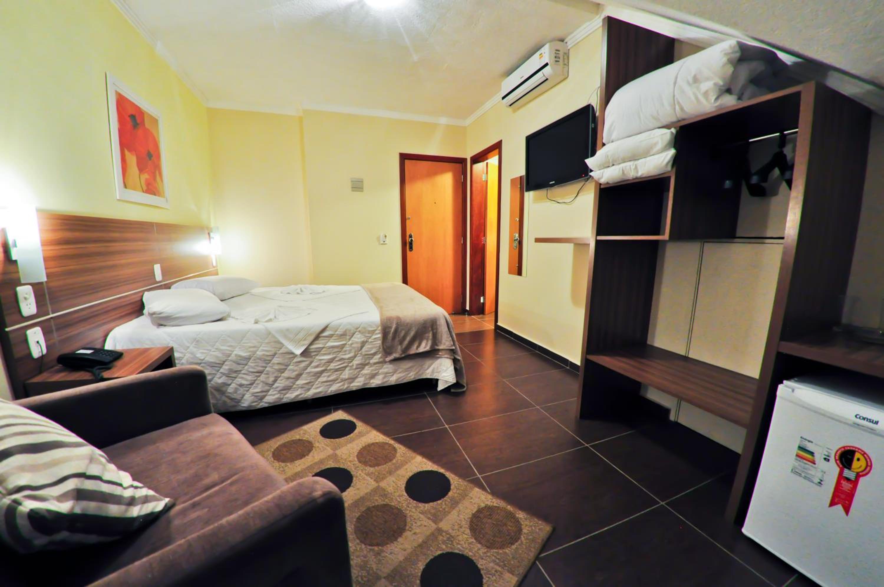Luxury Triple Room with 1 Double Bed and 1 Single Bed photo 3