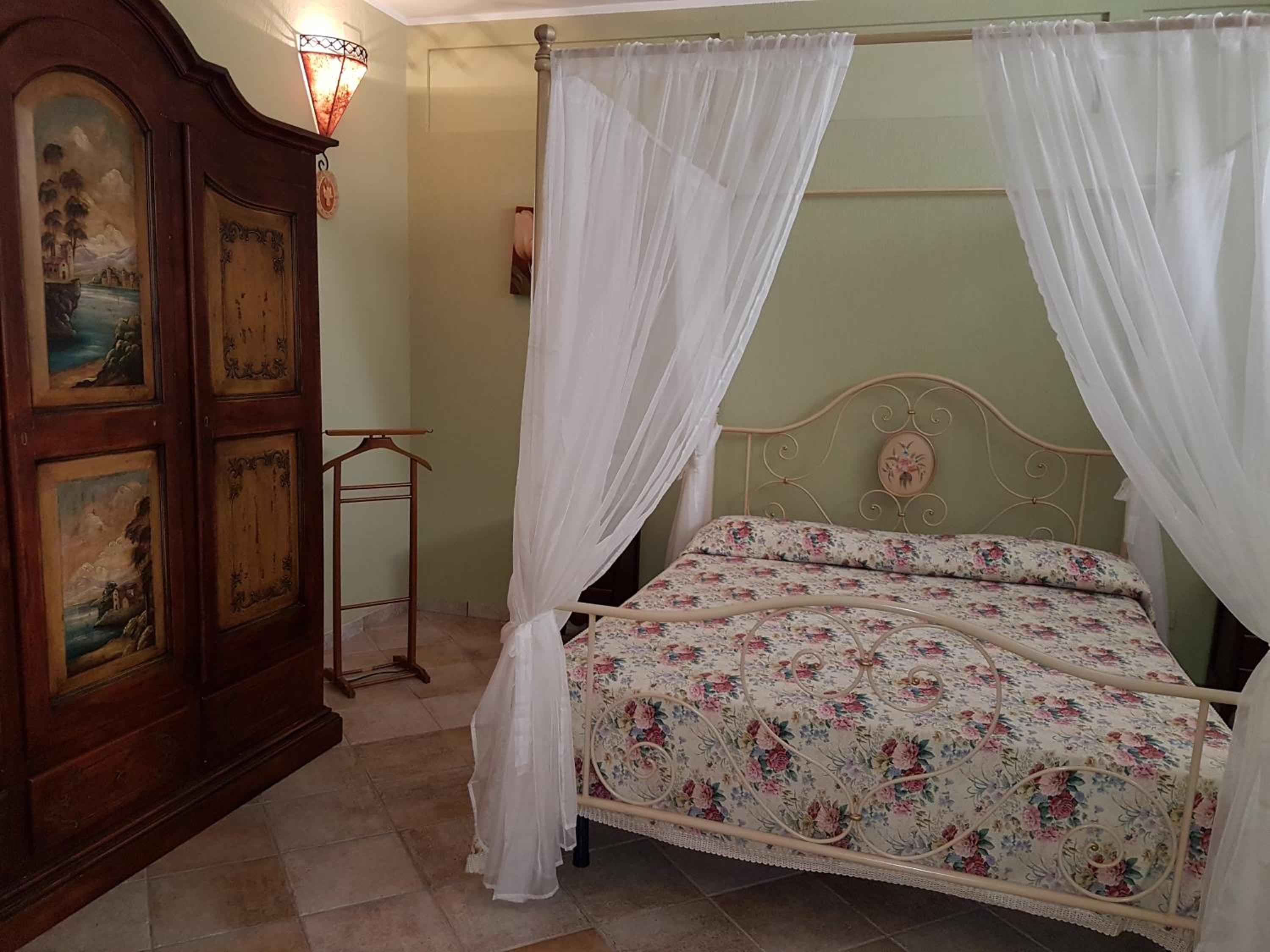 Comfort Triple Room with Shower - Photo 11