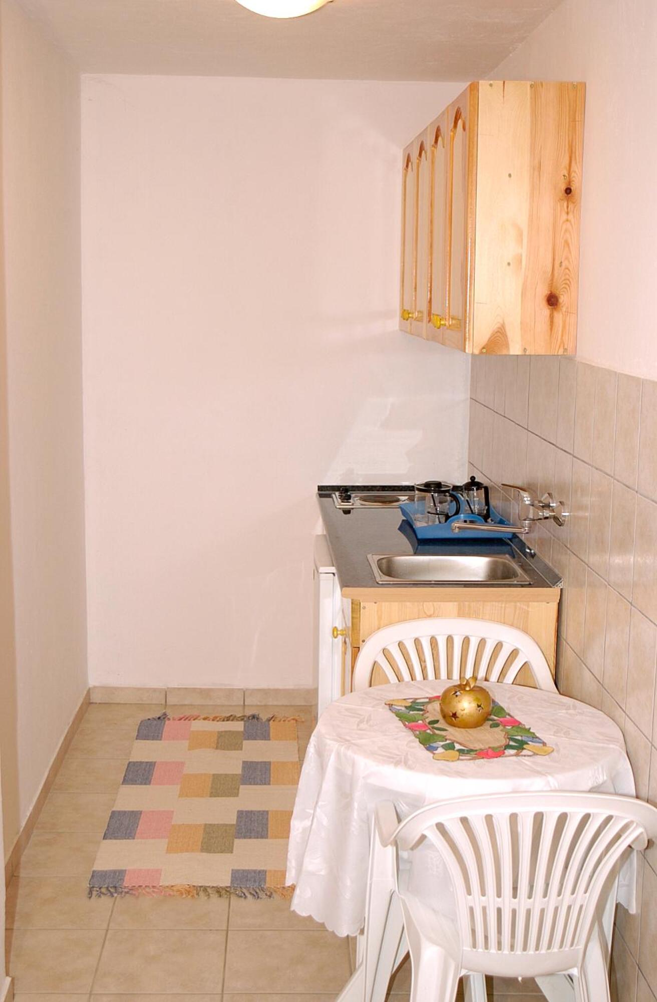 Studio Apartment - Photo 6