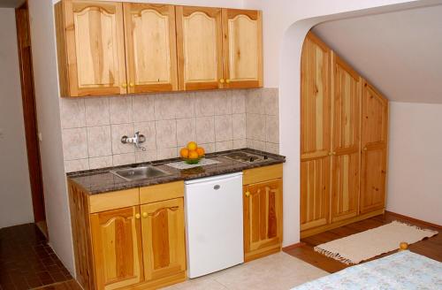 One-Bedroom Apartment - Photo 8