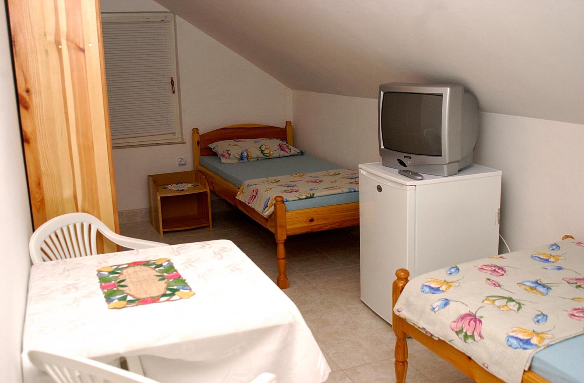 One-Bedroom Apartment - Photo 9