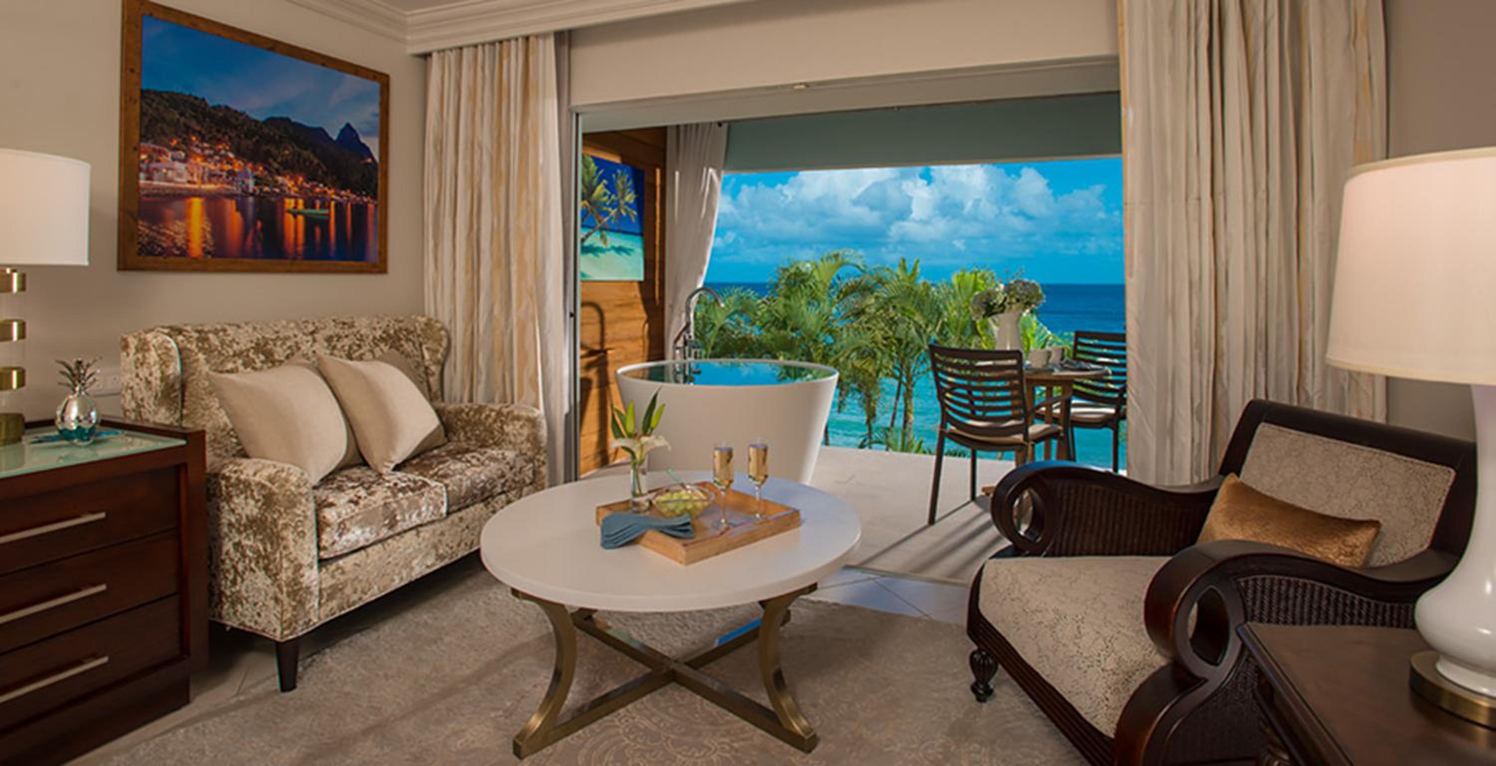 Emerald Beachfront Club Level Junior Suite with Balcony Tranquility Soaking Tub photo 2