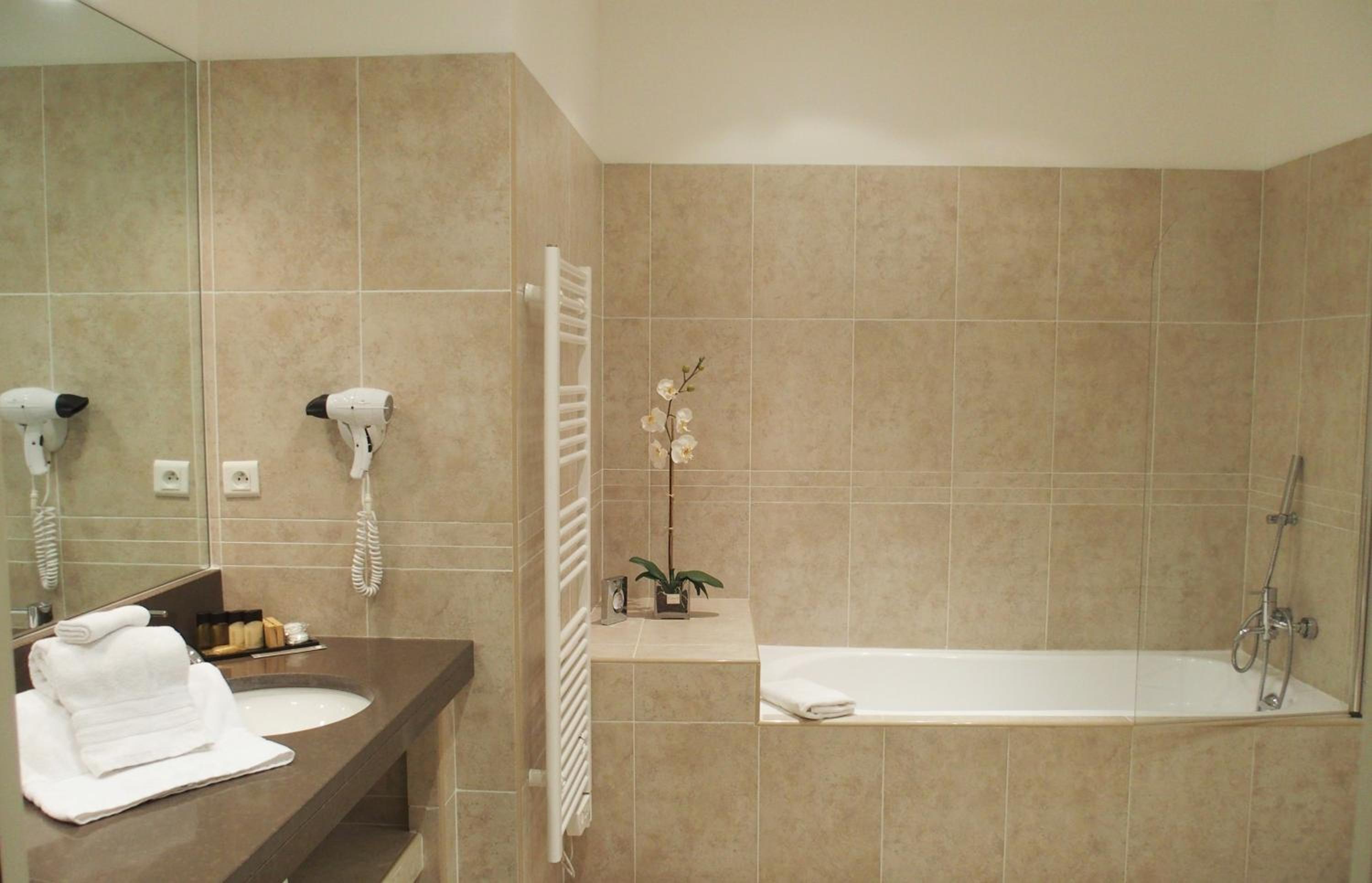 Superior  Suite - Photo 3