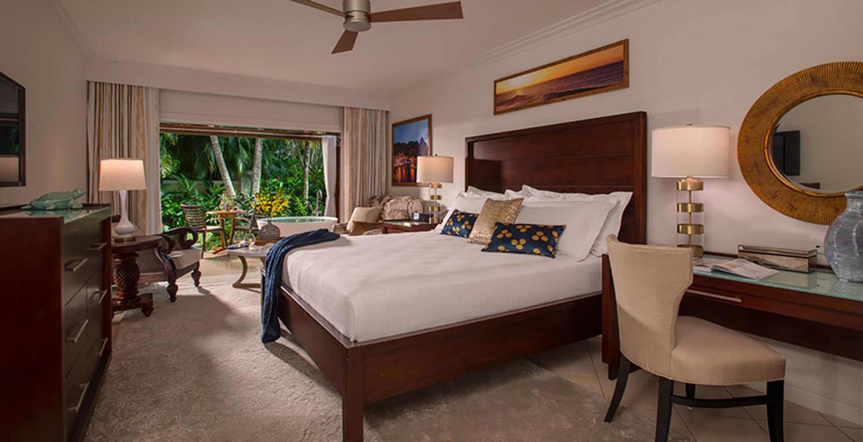 Honeymoon Sanctuary Walkout Club Level Junior Suite w/ Patio Tranquility Soaking Tub