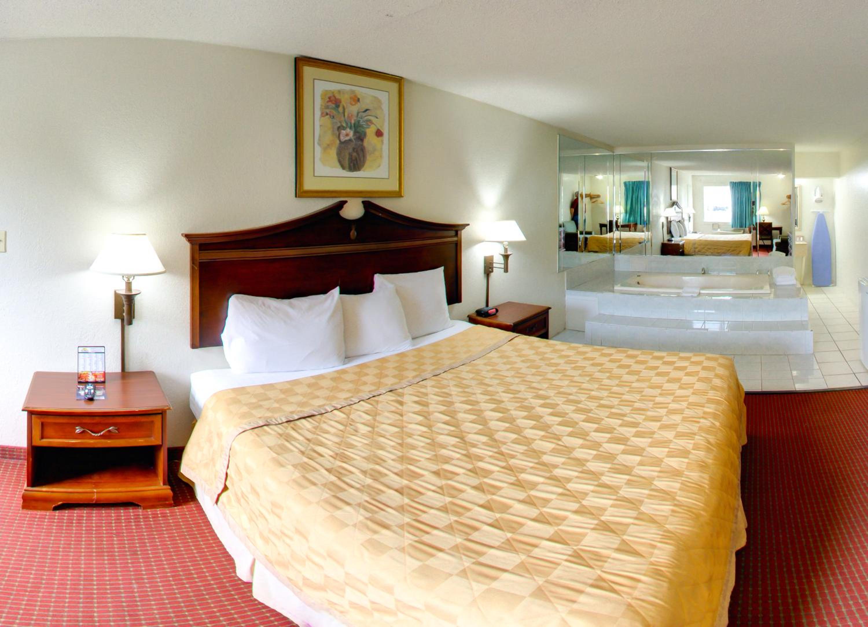 King Room with Spa Bath - Non-Smoking - Photo 4