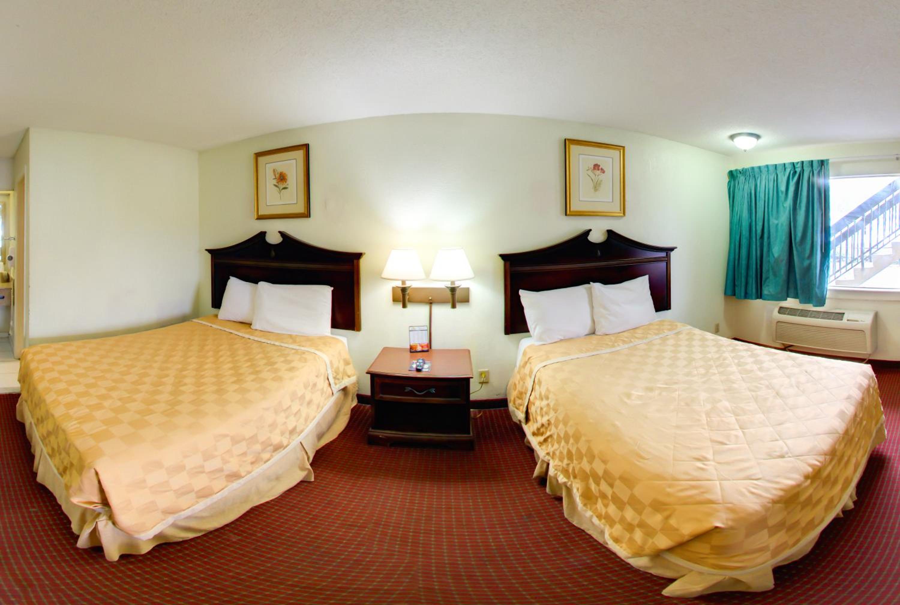 Double Room with Two Double Beds - Smoking - Photo 2
