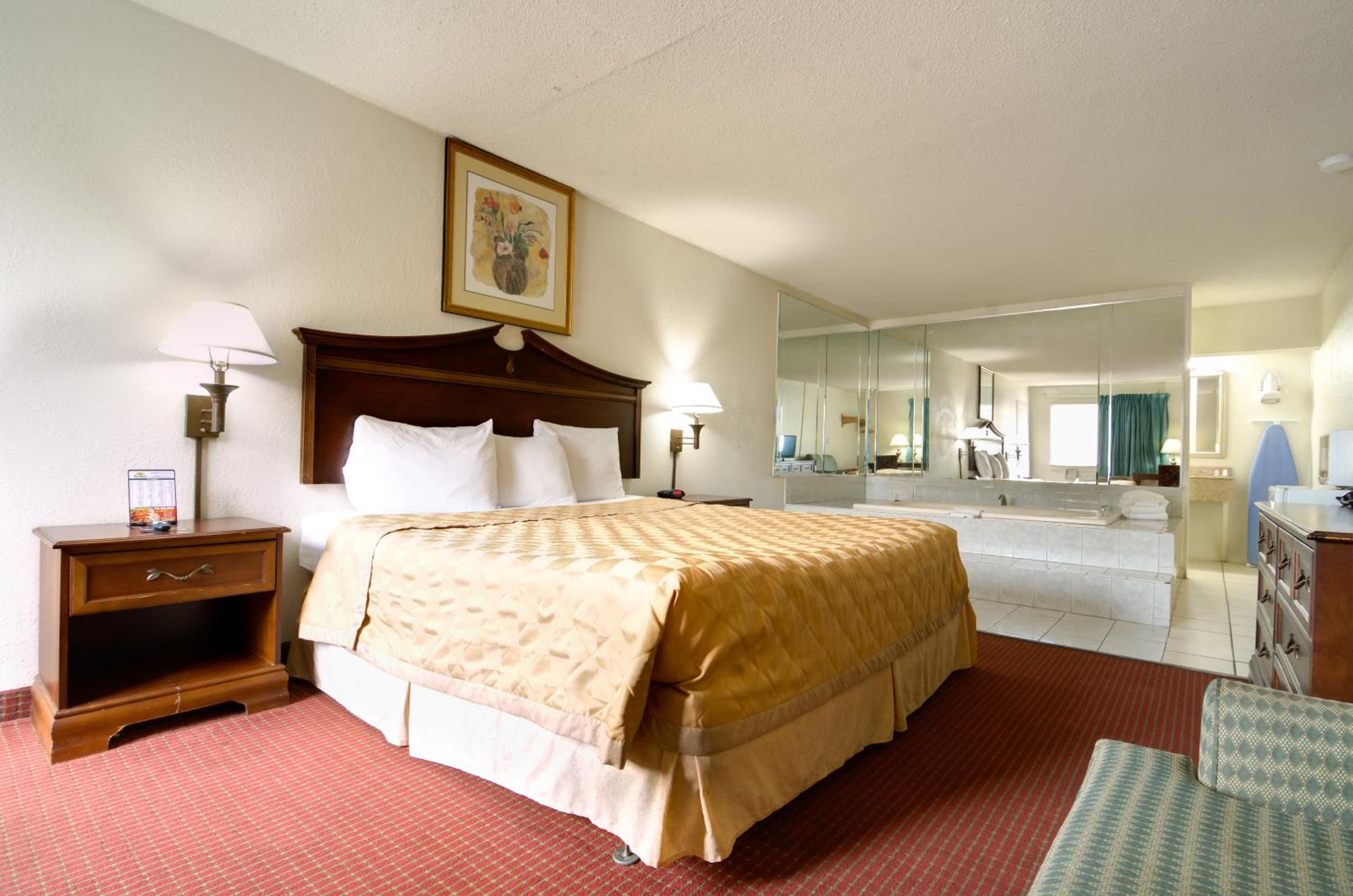 King Room with Spa Bath - Non-Smoking - Photo 1