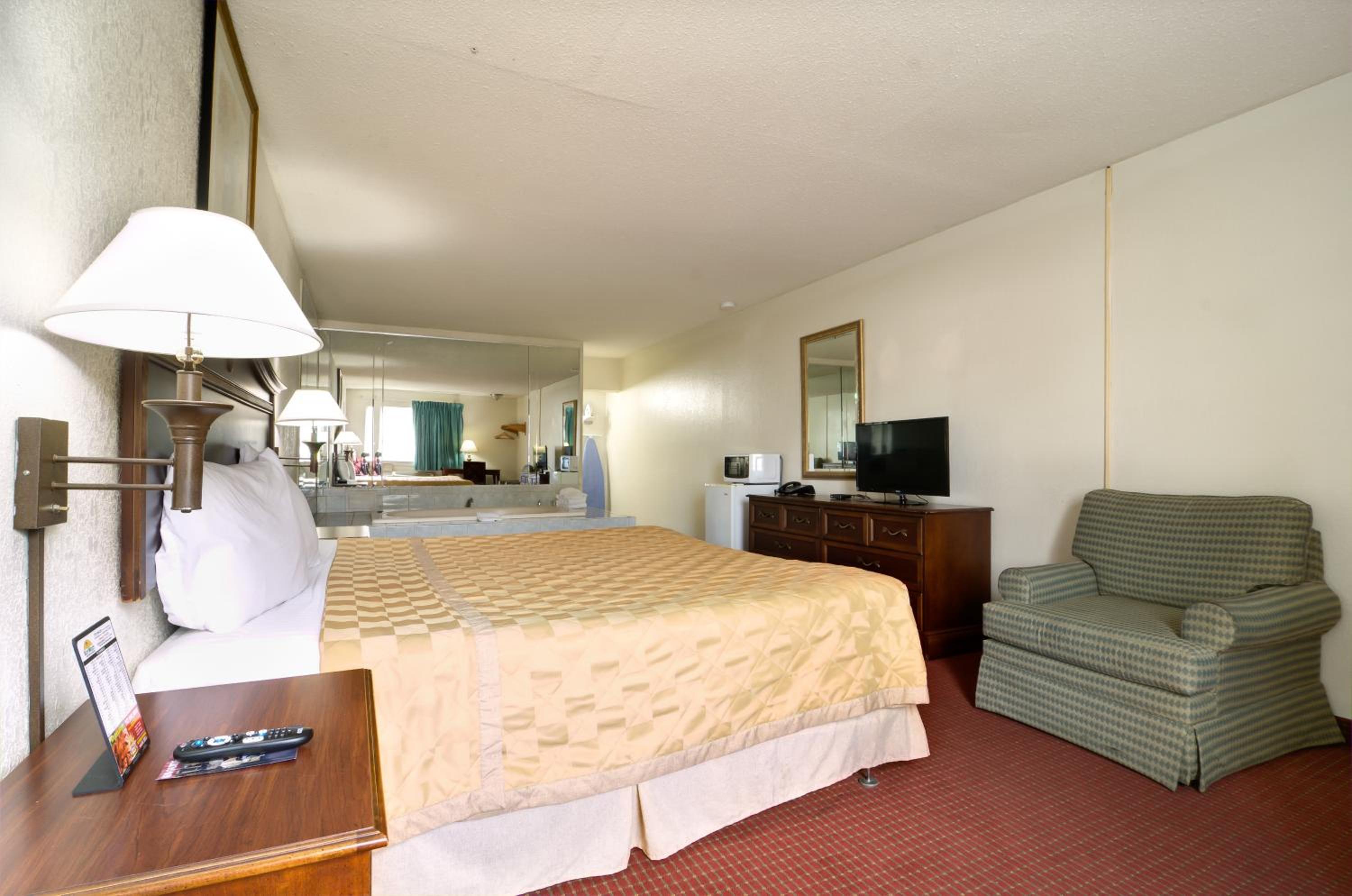 King Room with Spa Bath - Non-Smoking - Photo 3