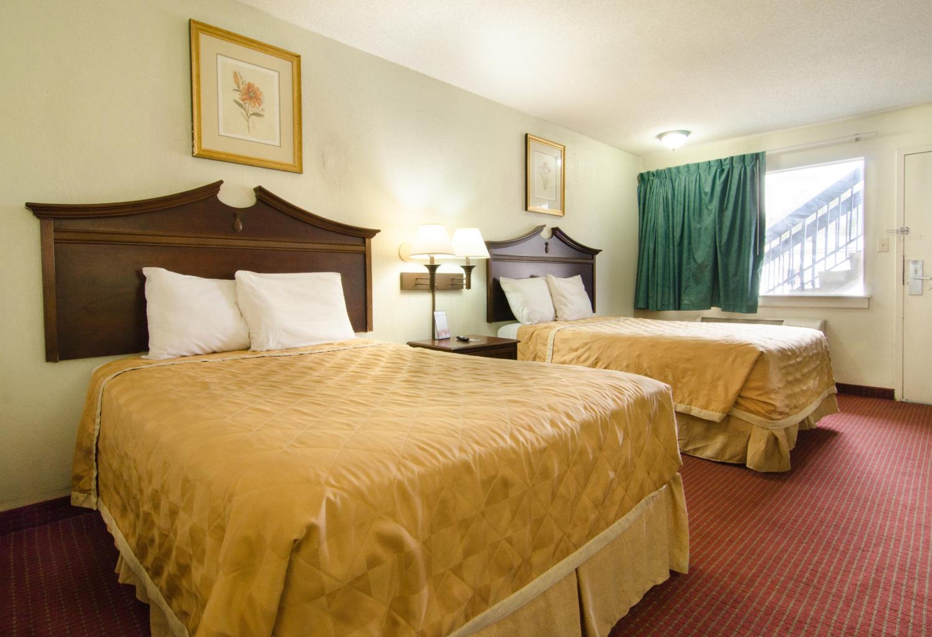 Double Room with Two Double Beds - Smoking - Photo 1