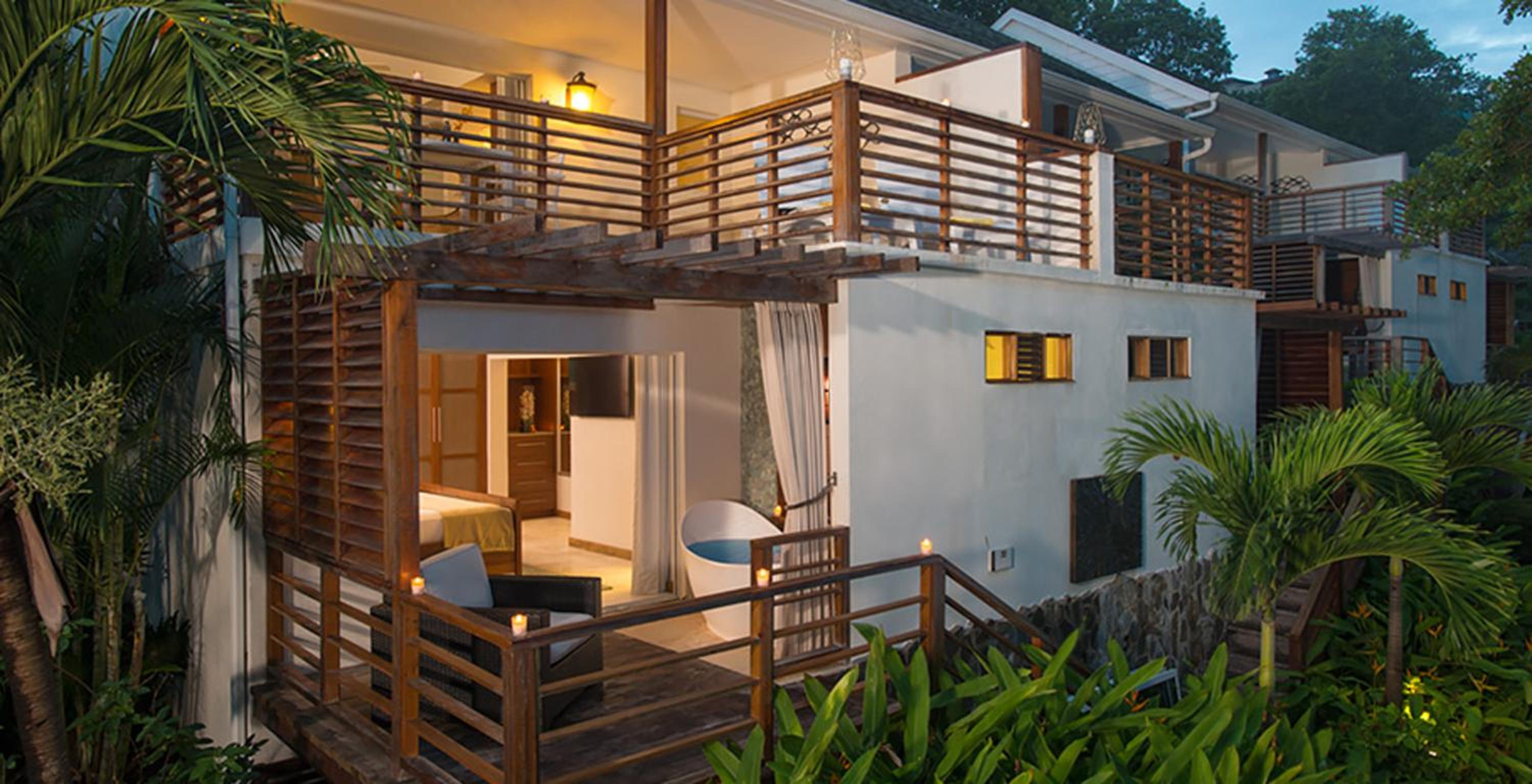 Oceanfront Two-Story One Bedroom Butler Suite with Balcony Tranquility Soaking Tub photo 3