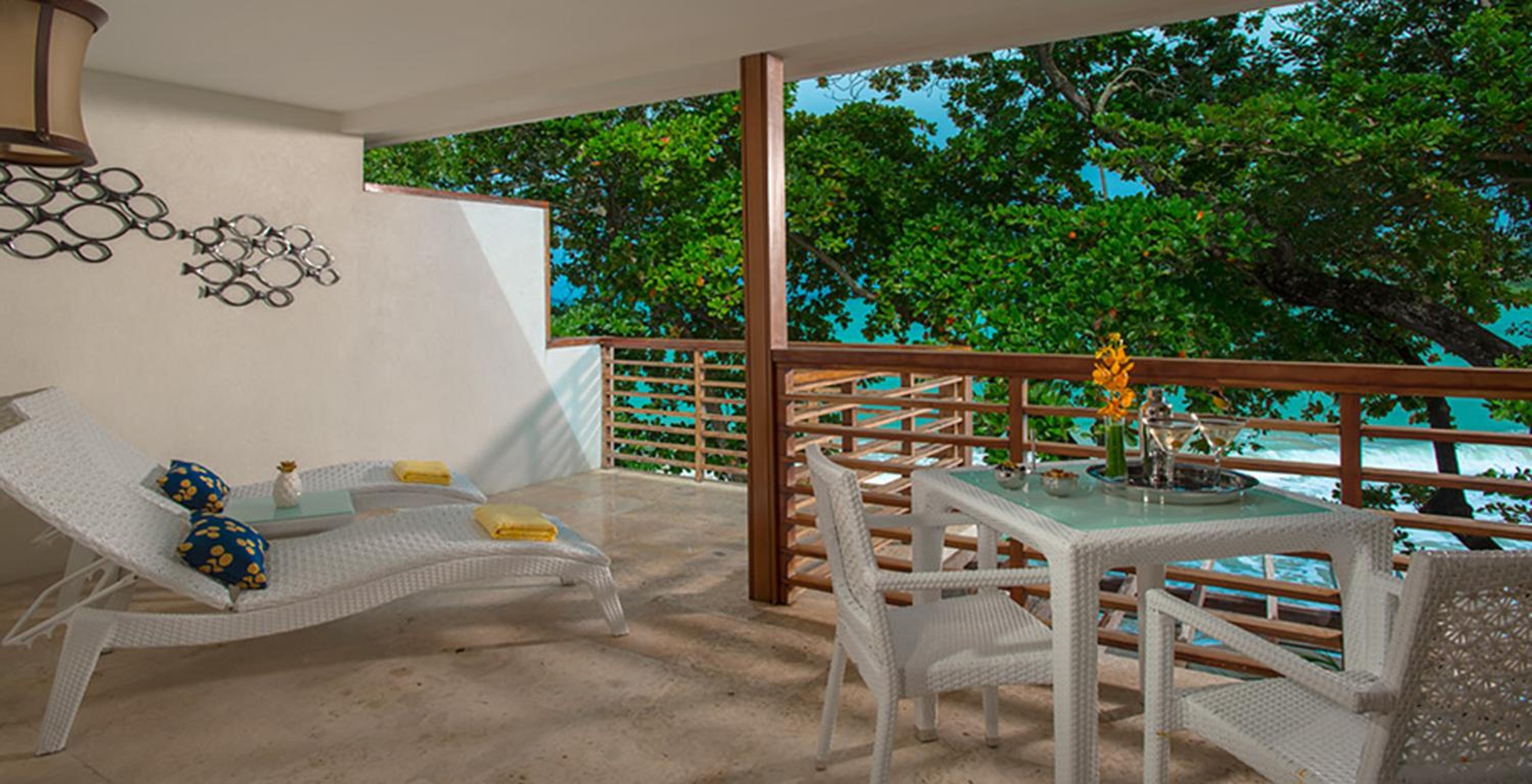 Oceanfront Two-Story One Bedroom Butler Suite with Balcony Tranquility Soaking Tub photo 2