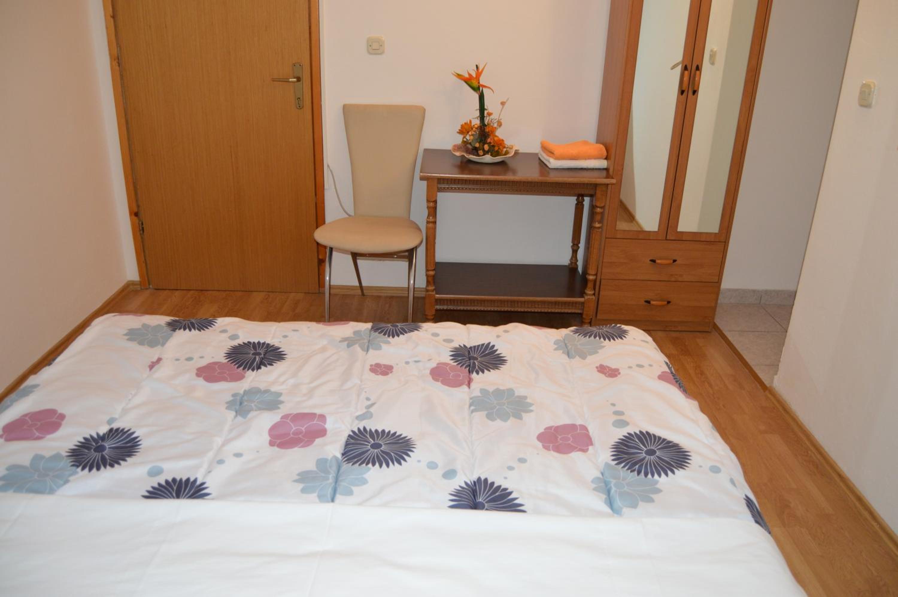 Single Room photo 2