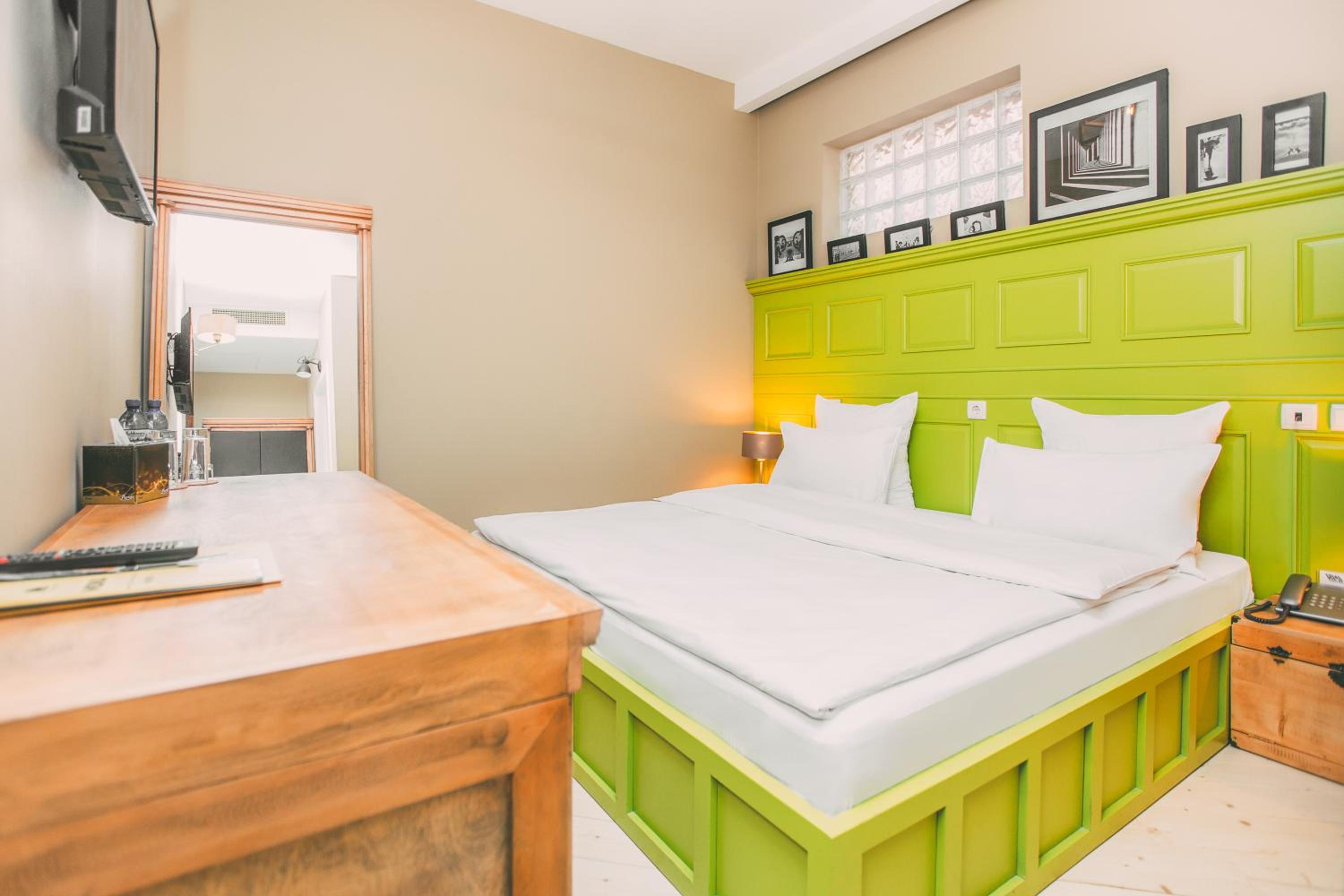 Compact Double or Twin Room photo 2