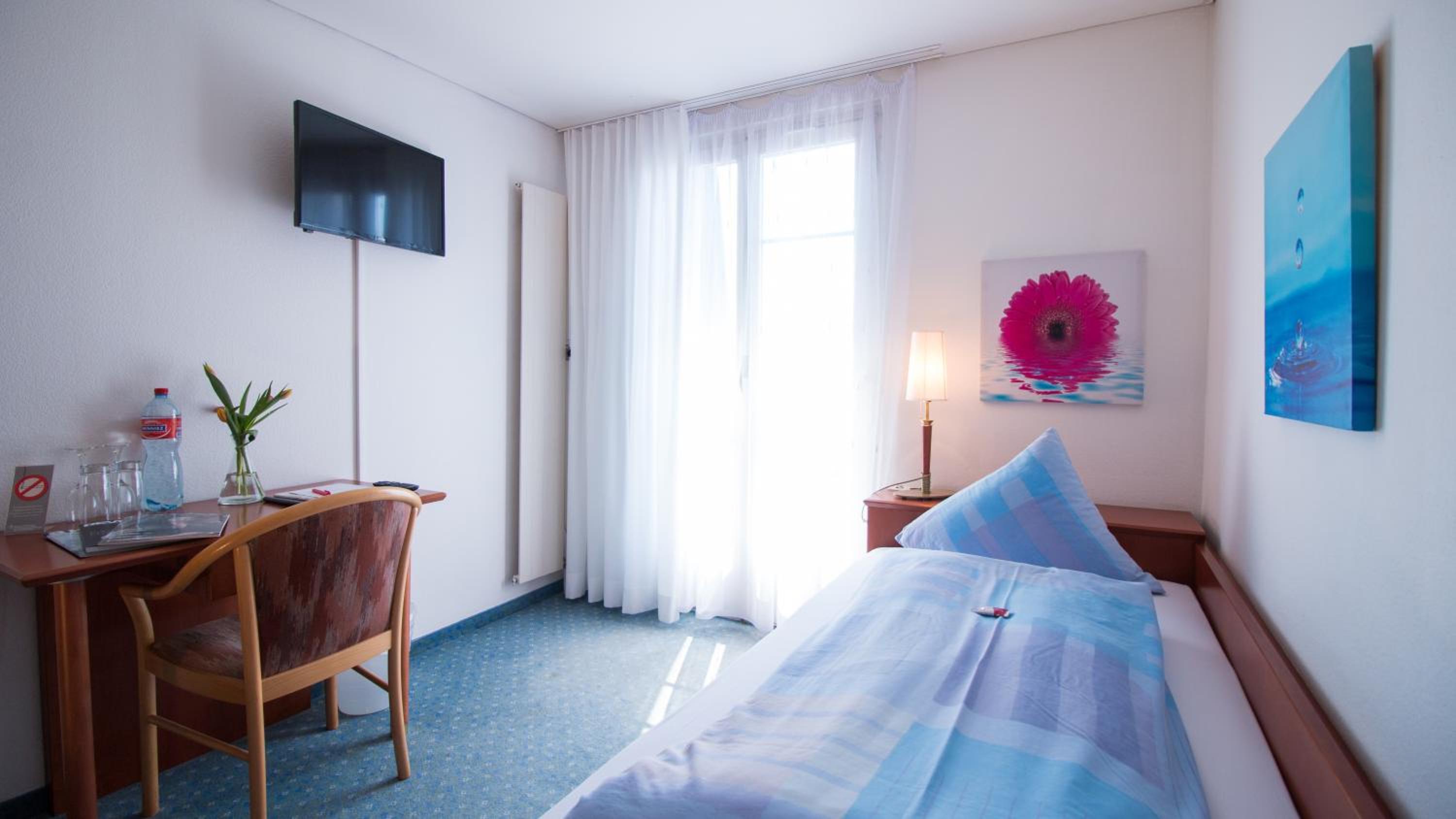 Single Room with Lake View photo 2