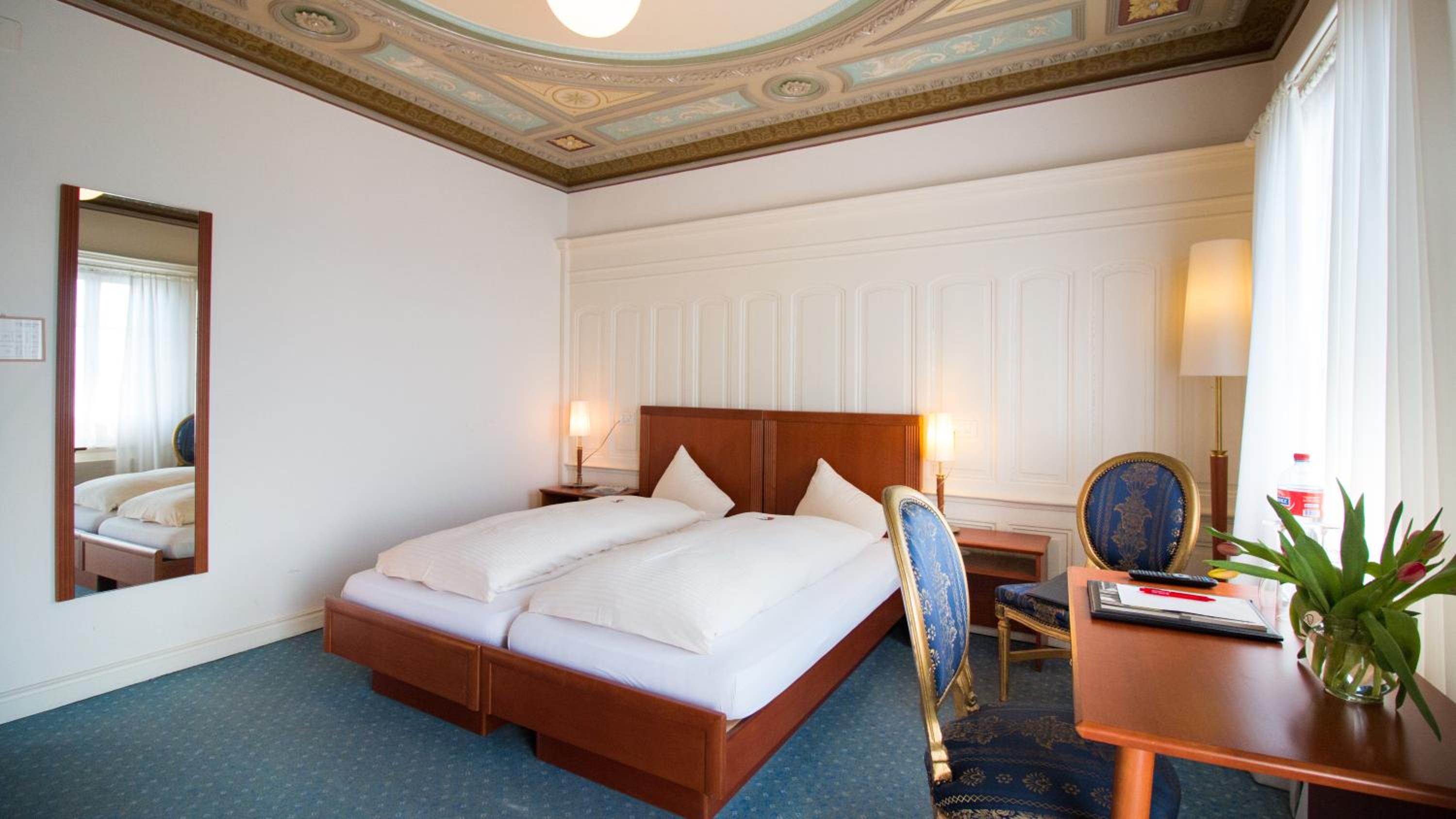 Double Room with Lake View - Photo 2