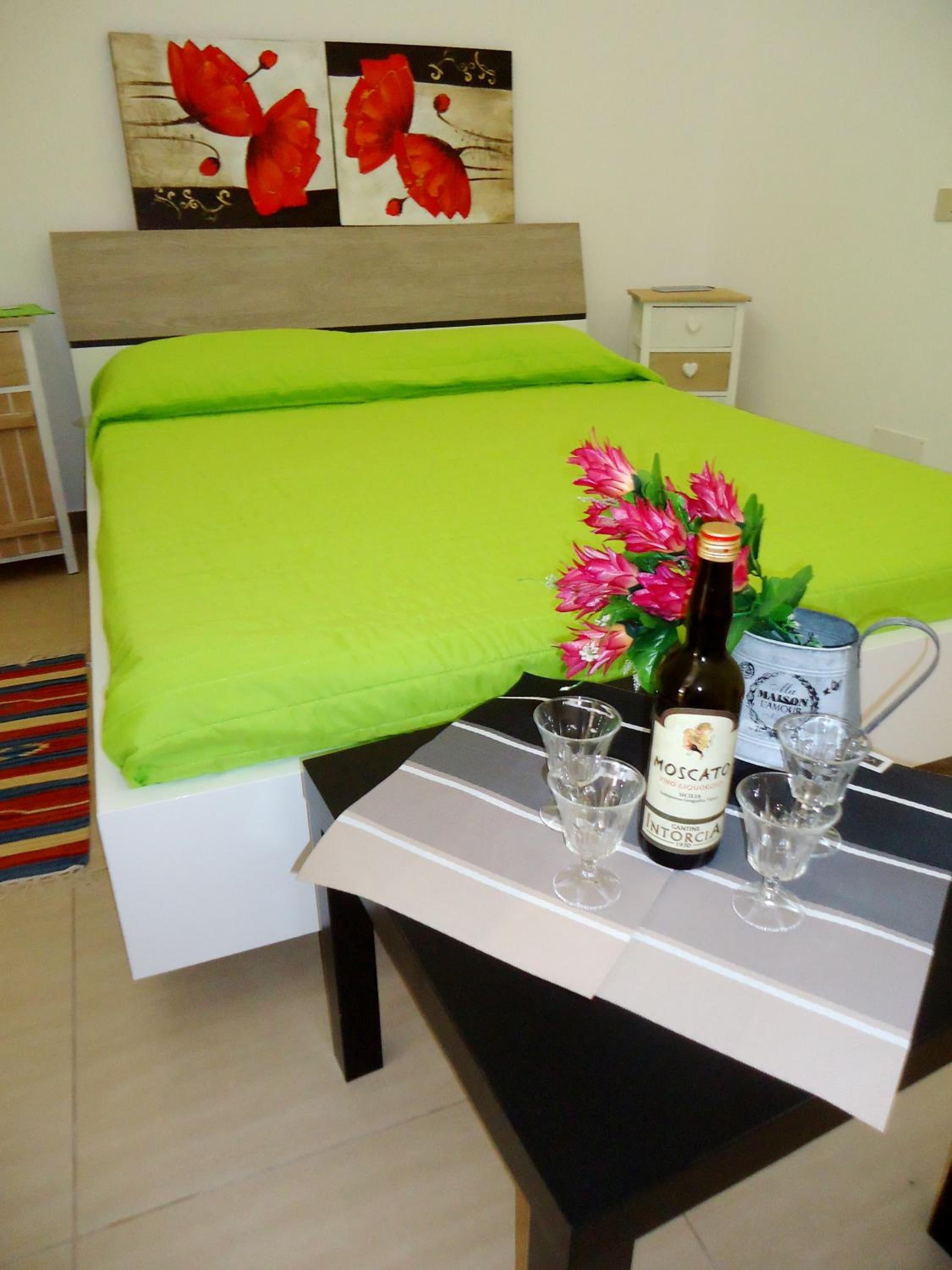 One-Bedroom Apartment photo 1