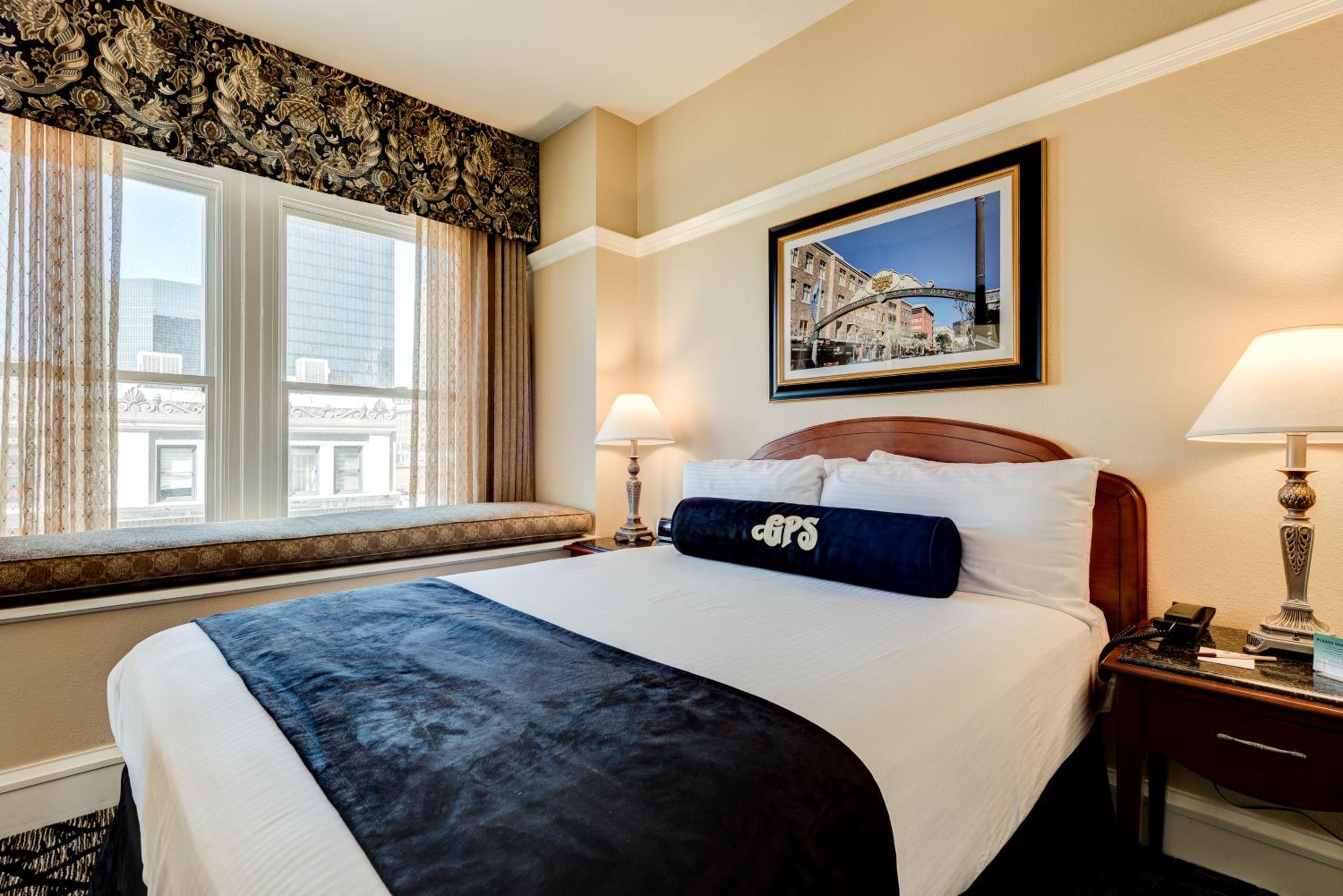 One-Bedroom Suite - Photo 4
