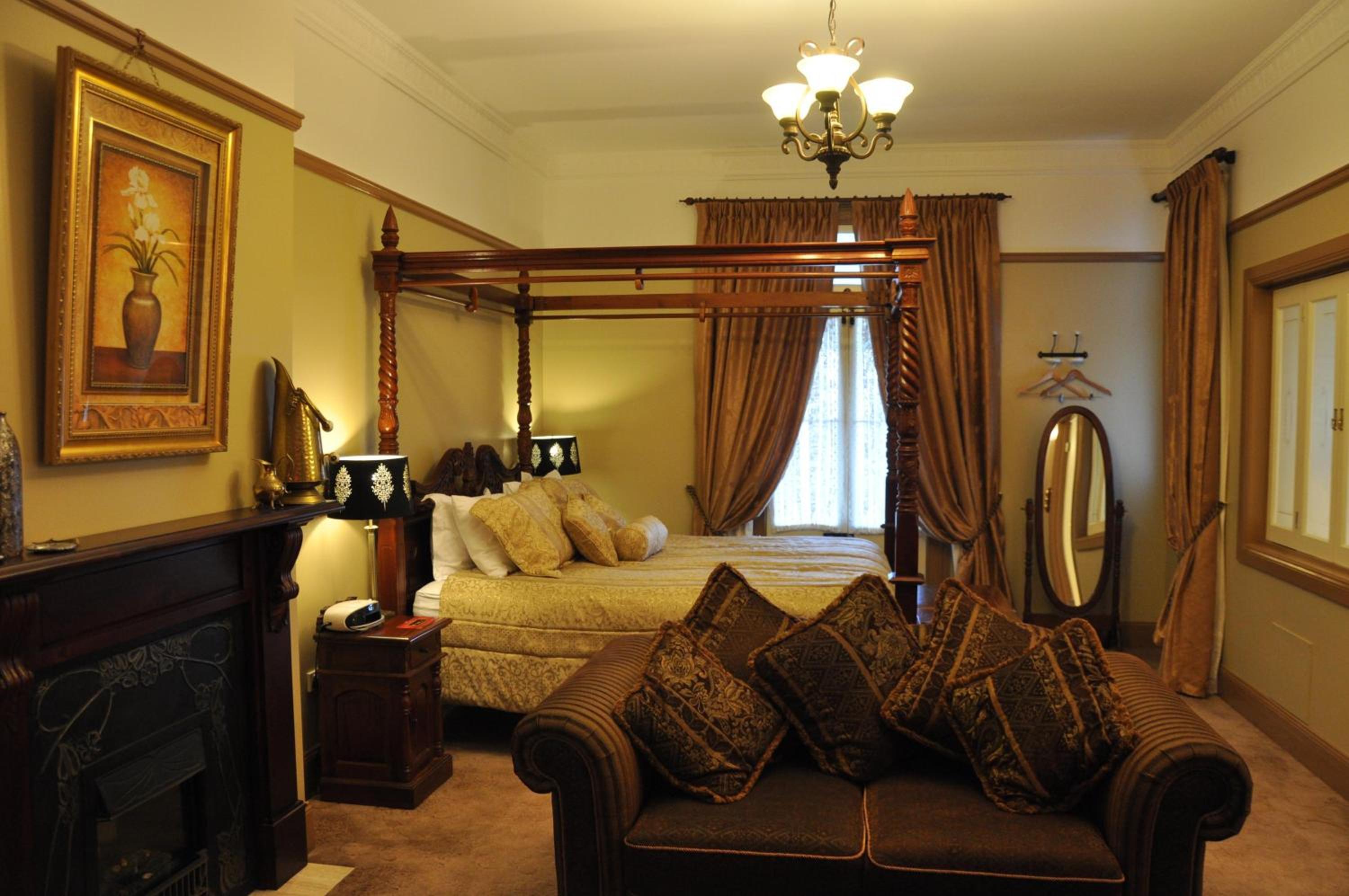 King Suite with Spa Bath photo 3