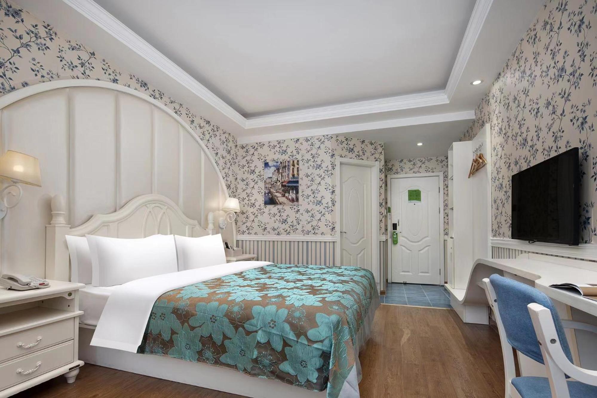 Double Room with Theme