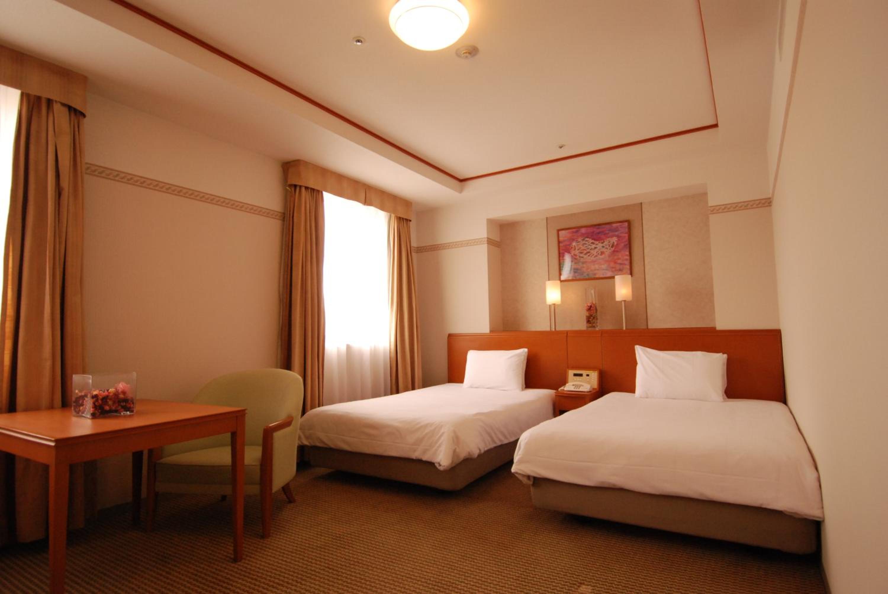 Twin Room - Non-Smoking - Photo 5