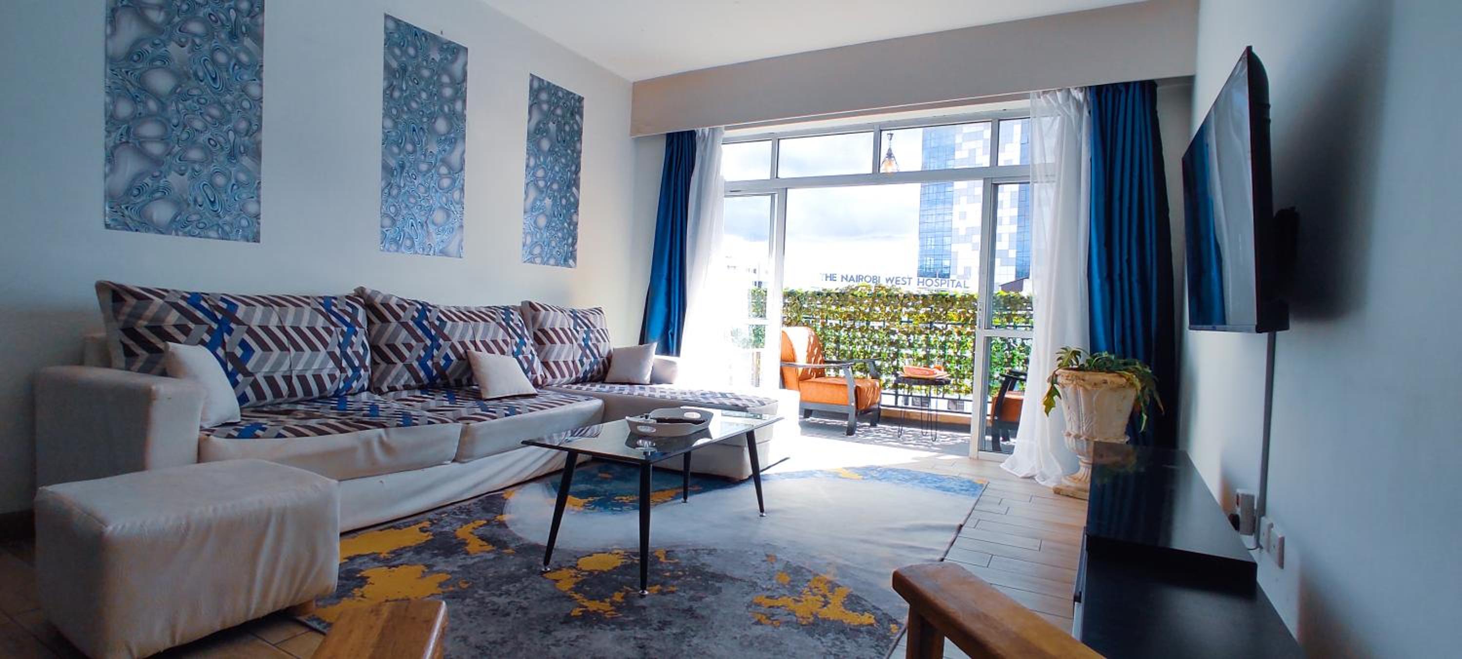 Apartment with Mountain View