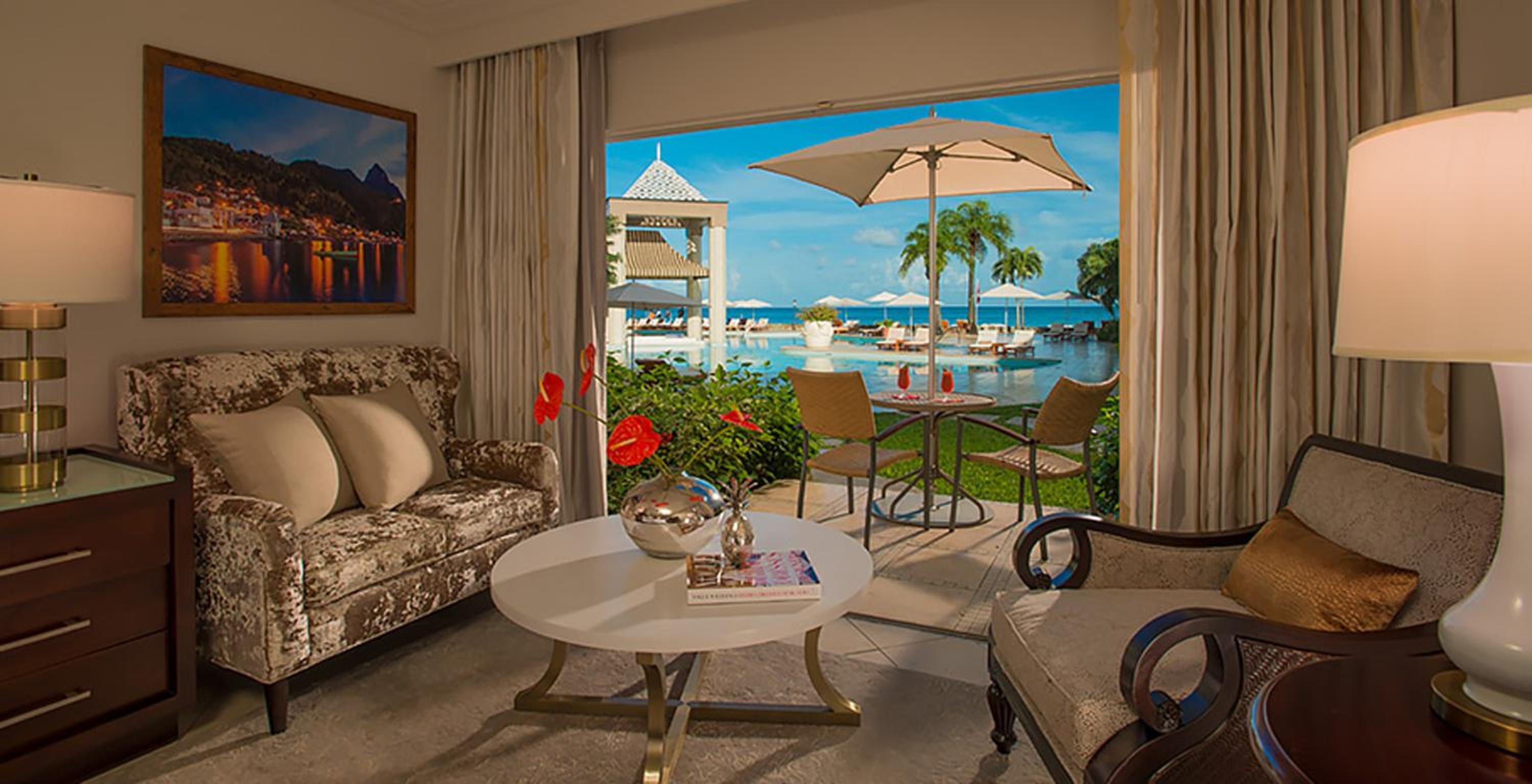 Emerald Oceanview Walkout Room photo 2