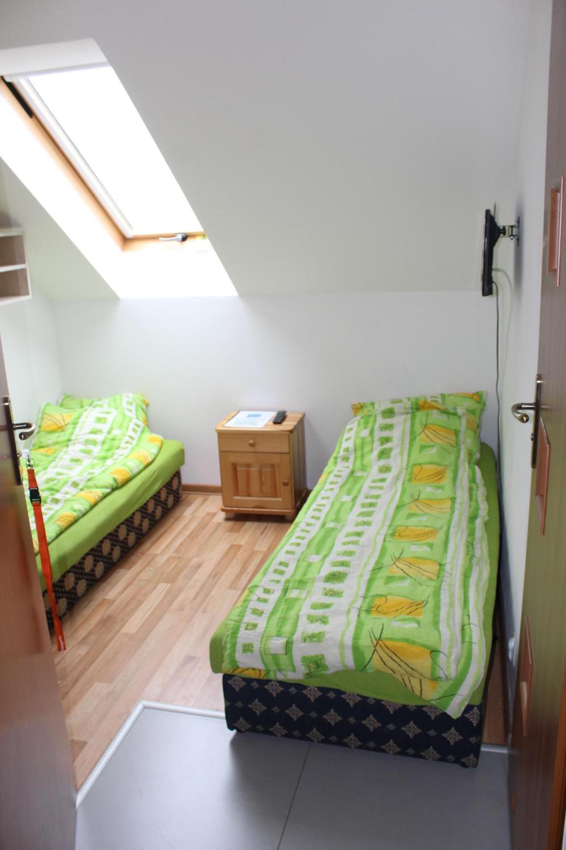 Small Twin Room photo 1
