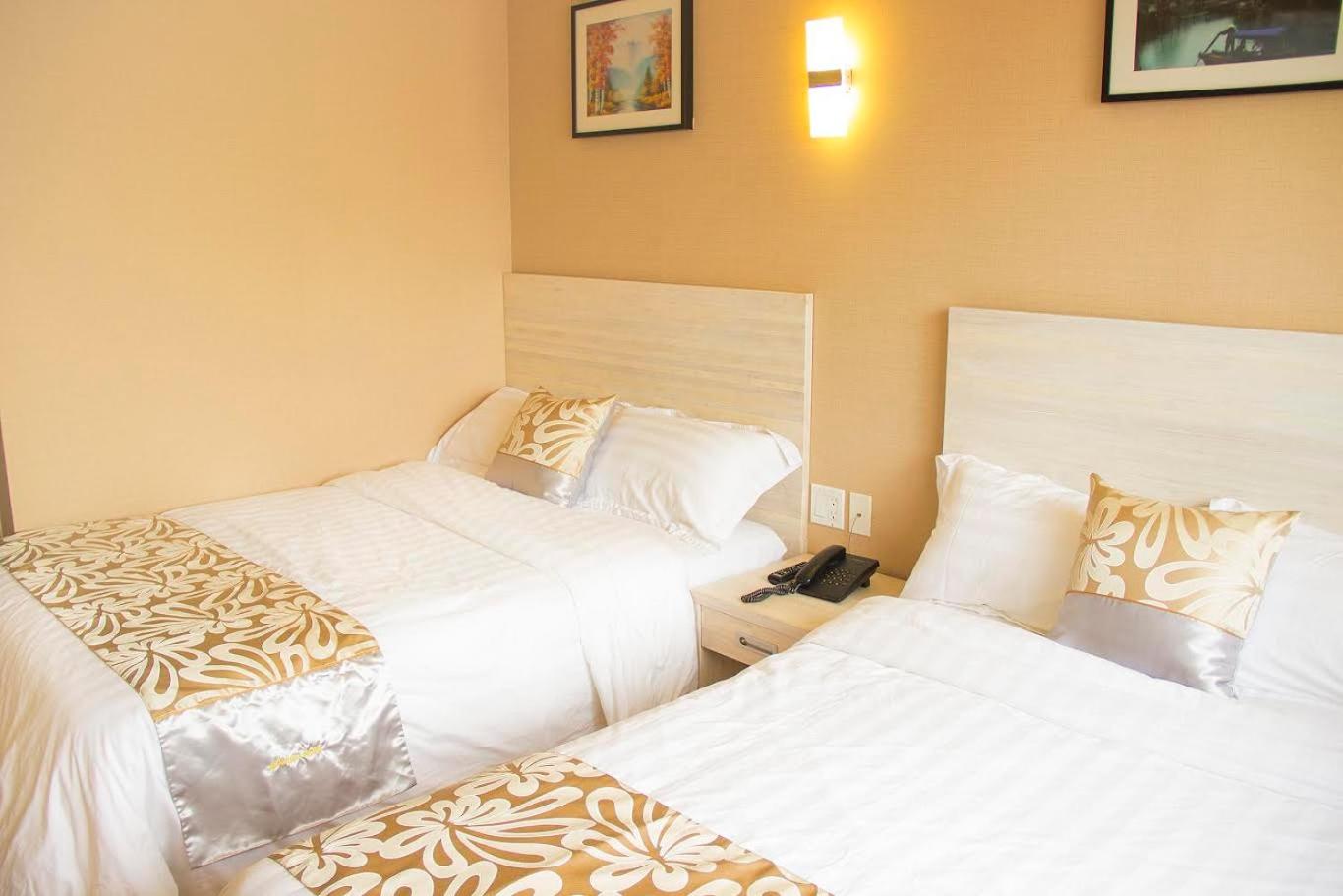 Double Room with Two Double Beds - Photo 4