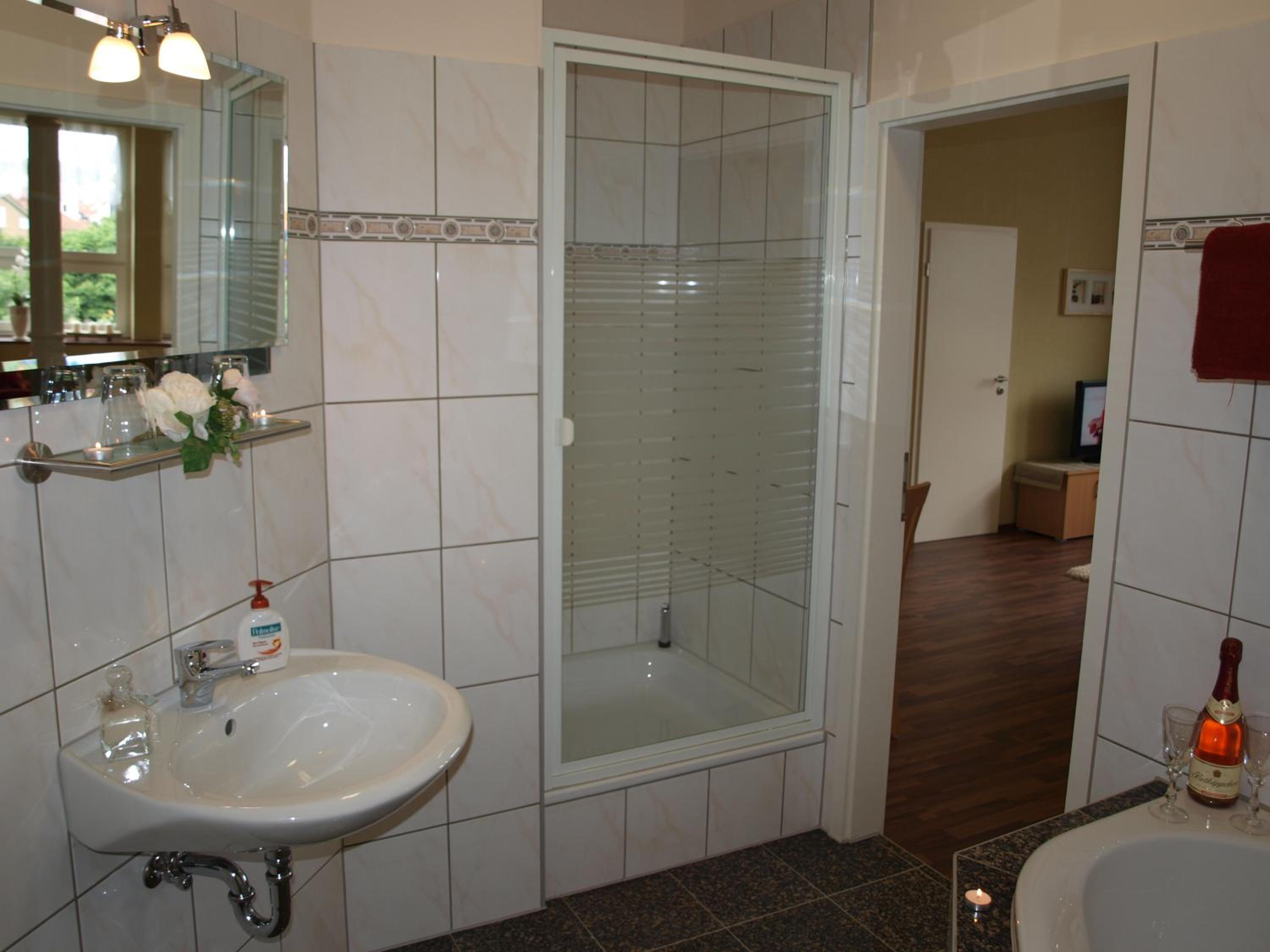 Suite - Photo 7