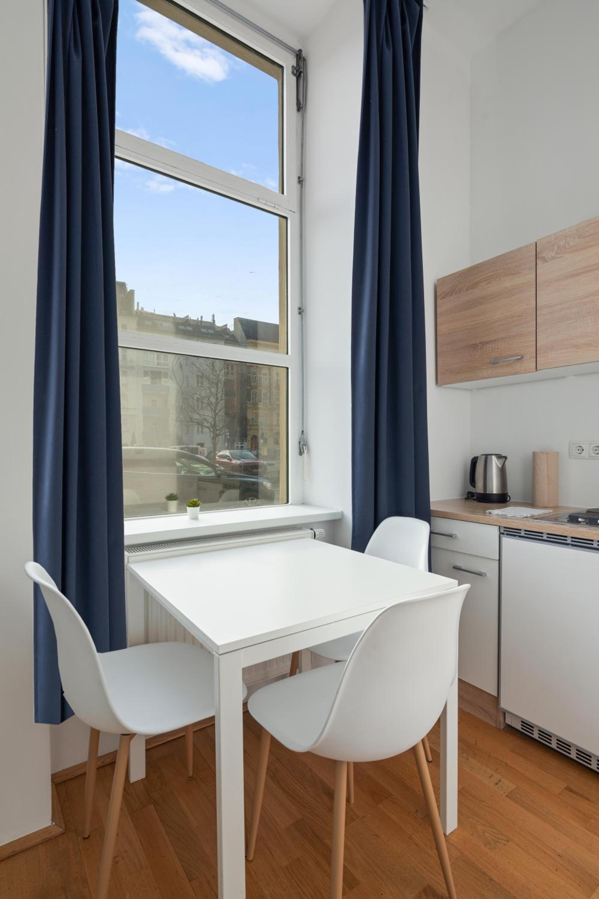 Studio Apartment with Queen Bed