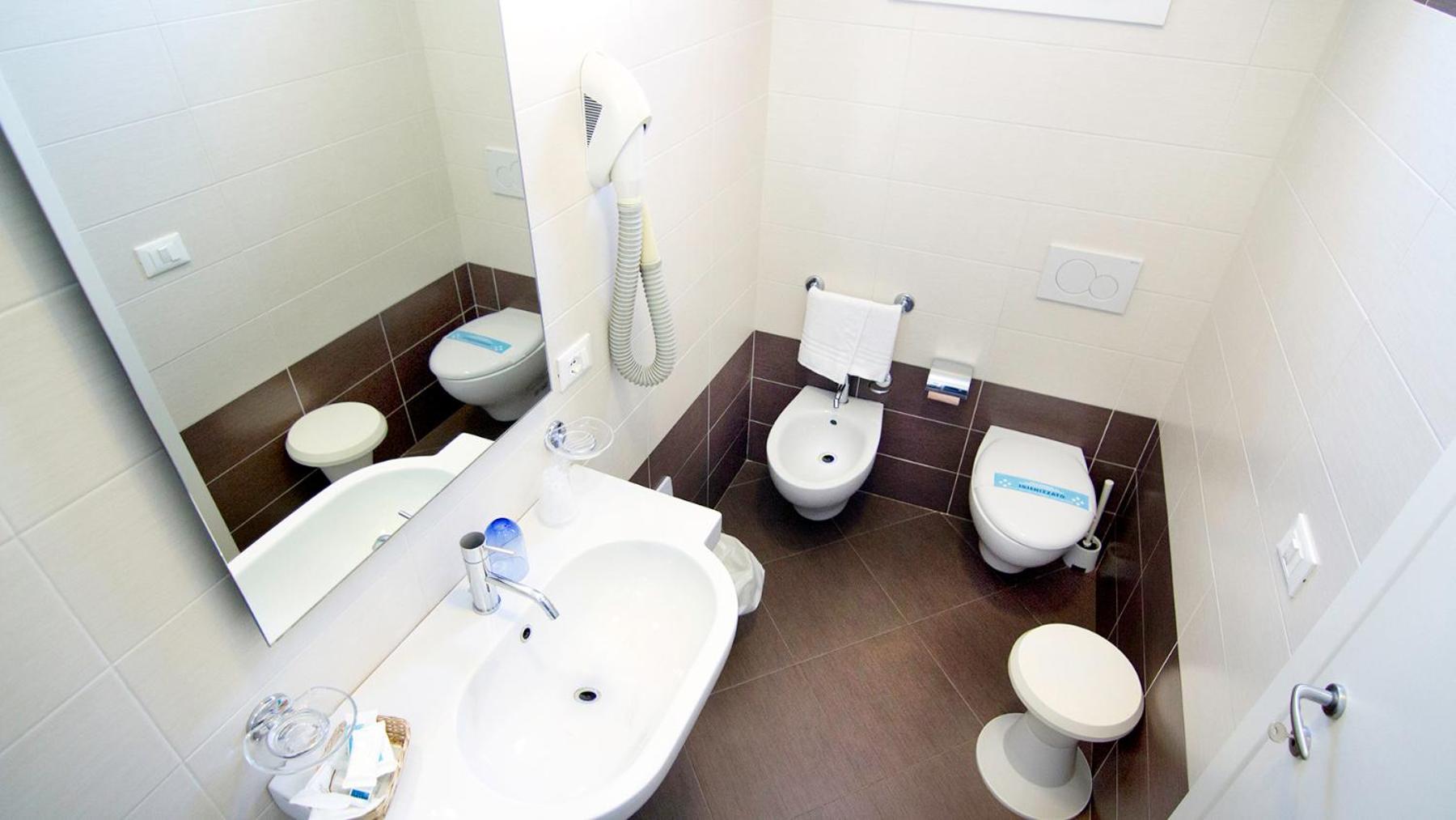 Double Room - Photo 4