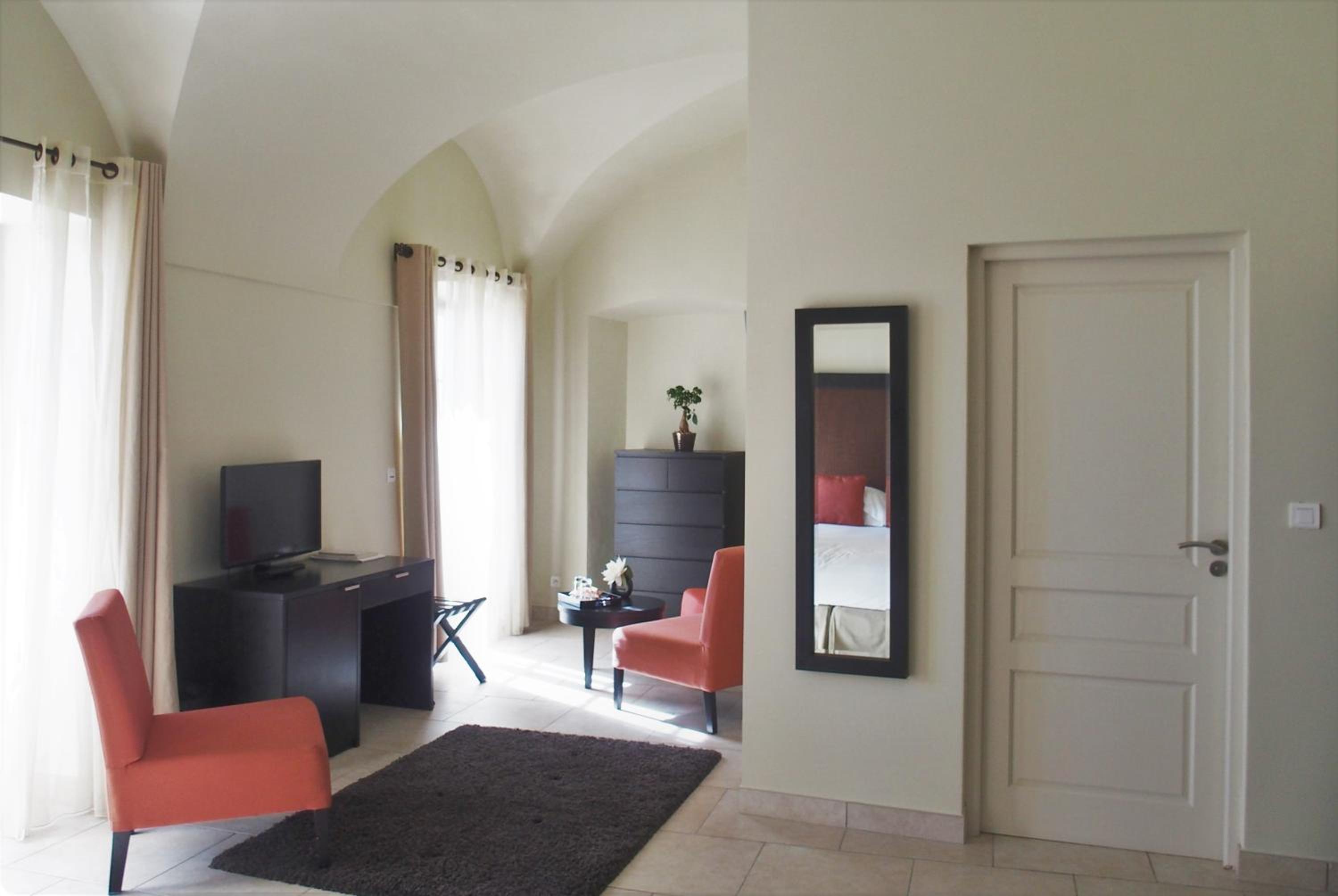 Deluxe Suite - Photo 3