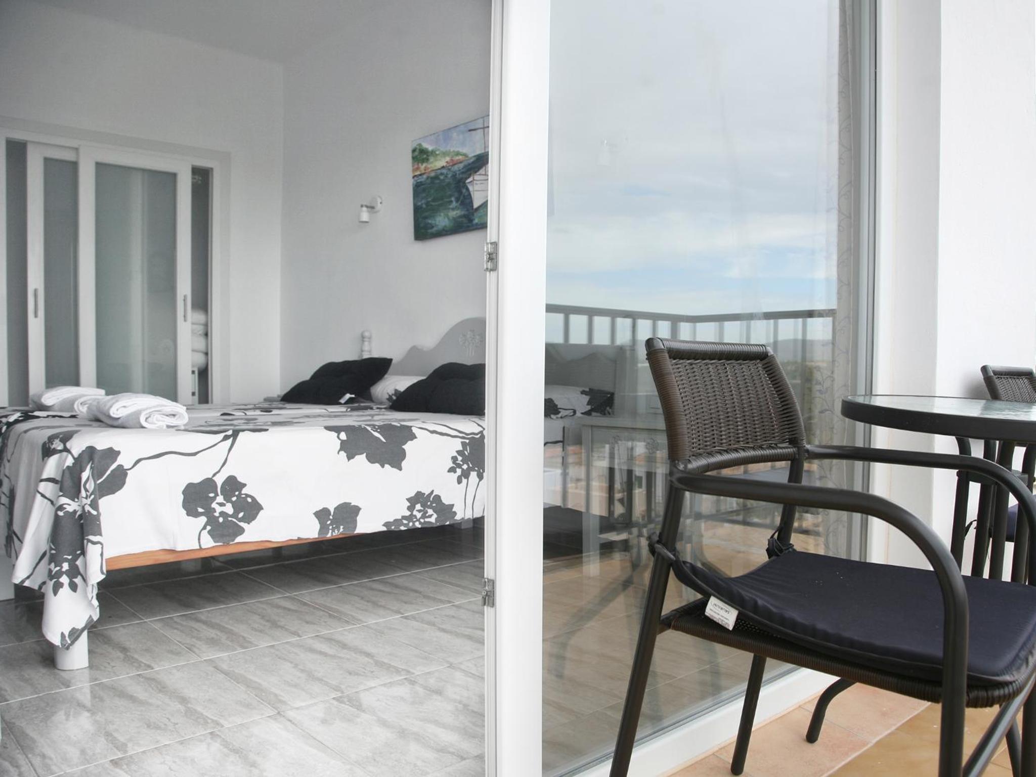 Doppelzimmer (Two Individual Beds) City Views thumbnail 5