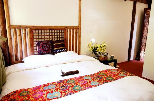 Deluxe Double Room (2 Adults + 1 Child) photo 3
