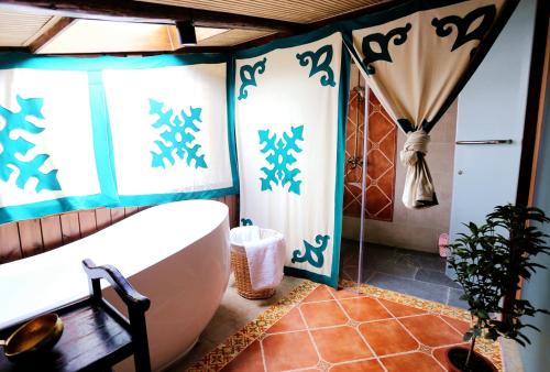 Deluxe Double Room with Bath photo 2