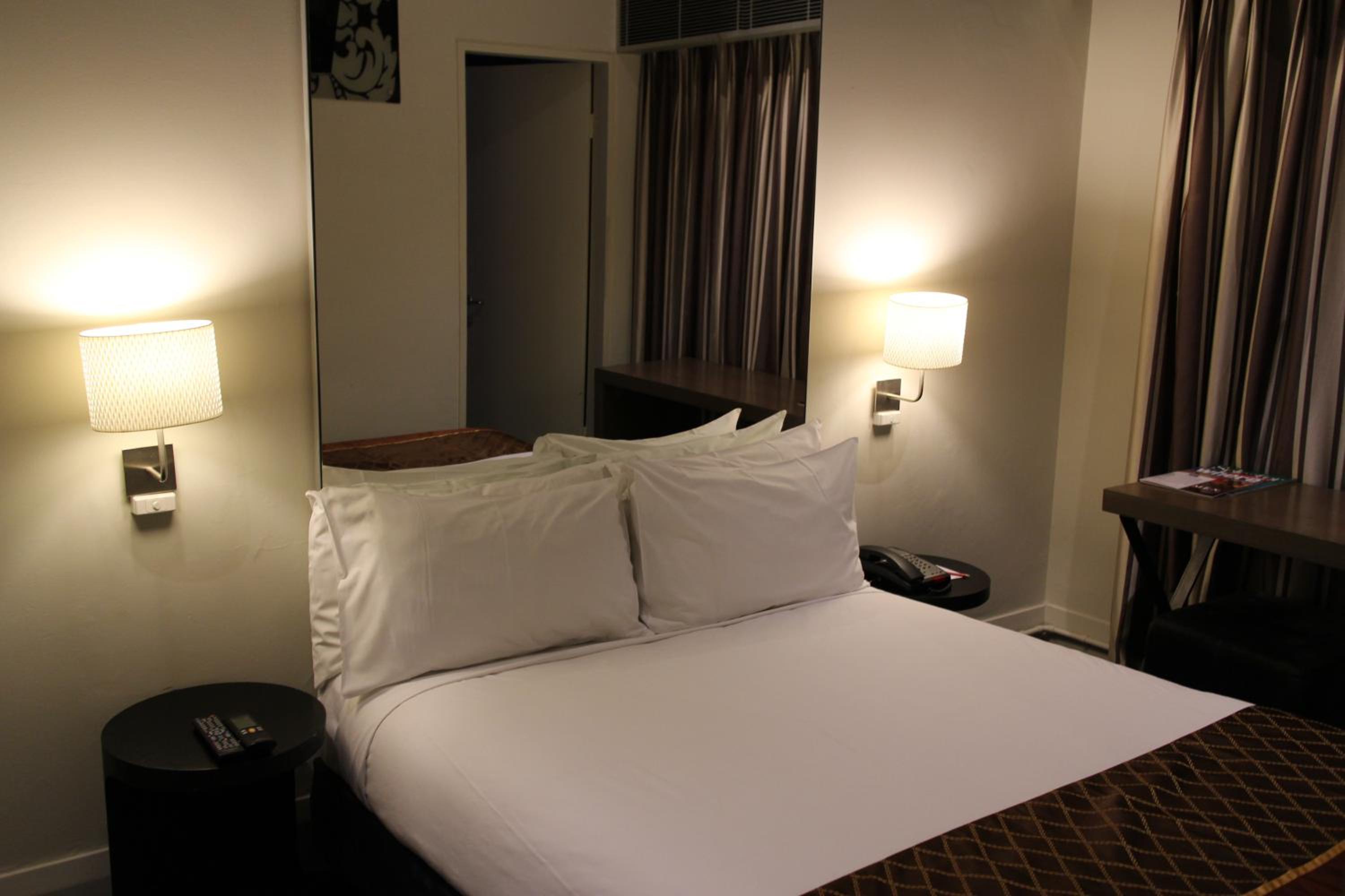 Standard Double Room thumbnail 5