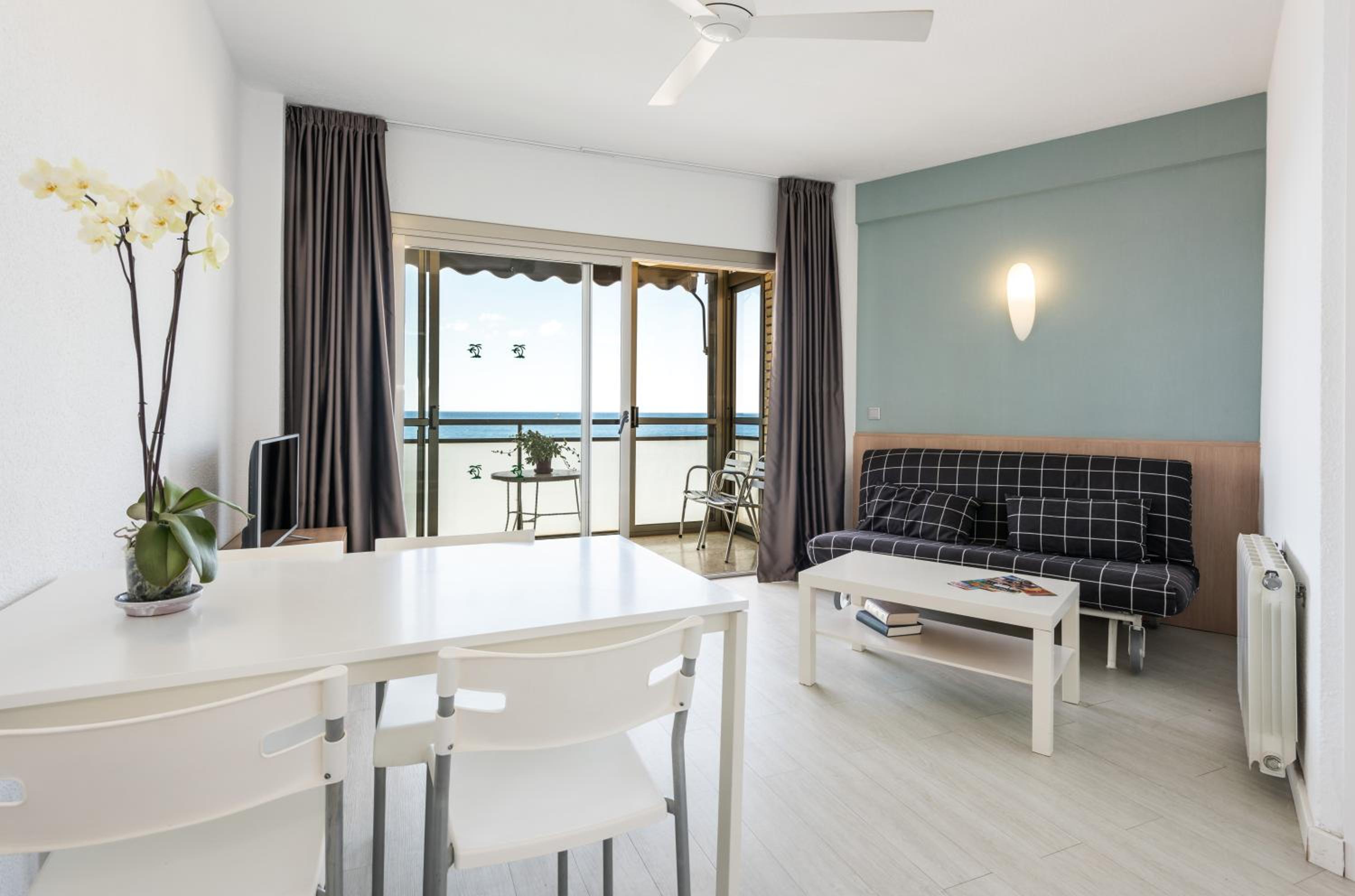 Apartamento de una habitación con vista al mar