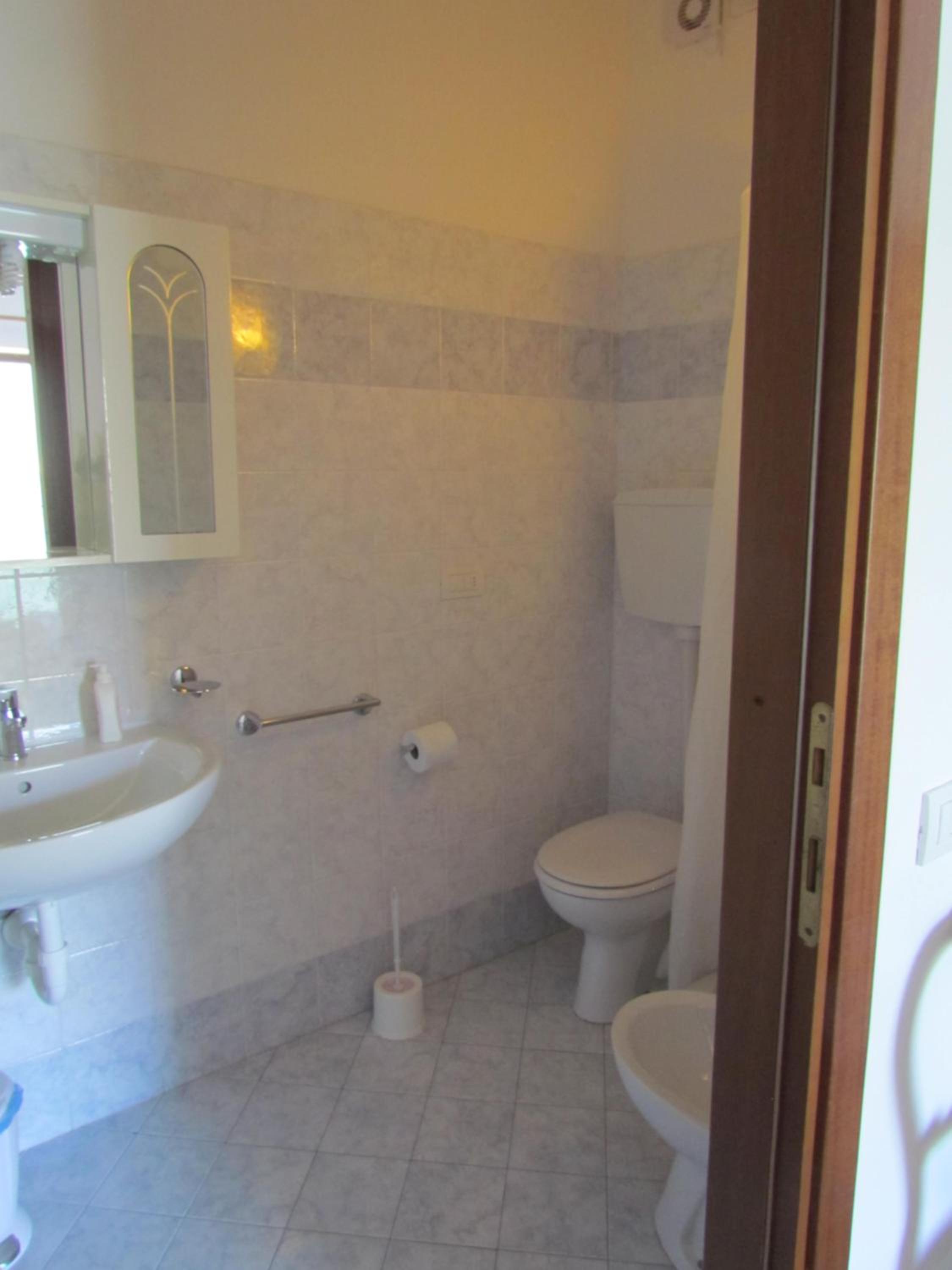 Double or Twin Room with Lake View photo 2
