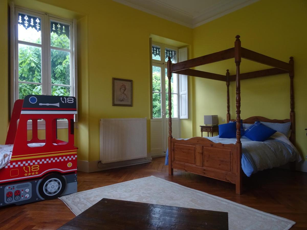 Family Room with Balcony - Photo 4