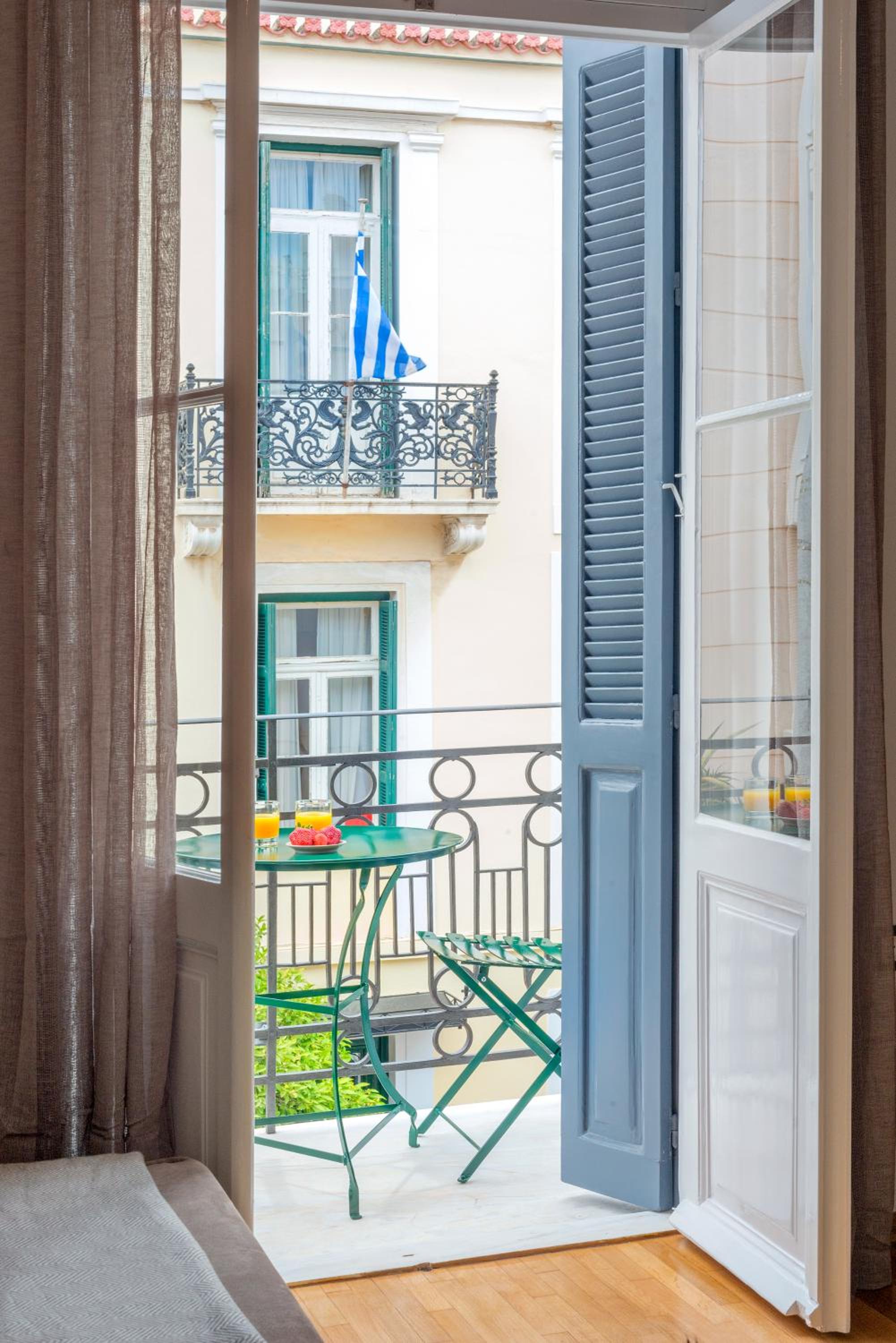 Apartment with Balcony and partial Acropolis view photo 2