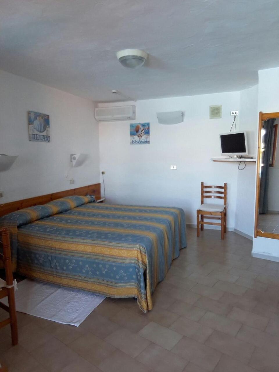 Double or Twin Room with Pool View - Photo 1