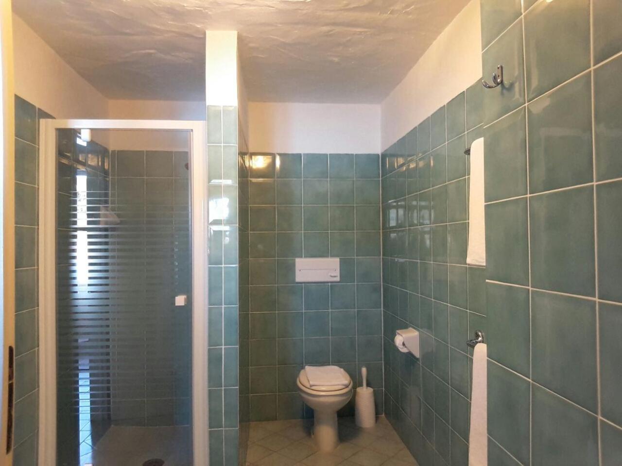 Double or Twin Room with Pool View - Photo 6