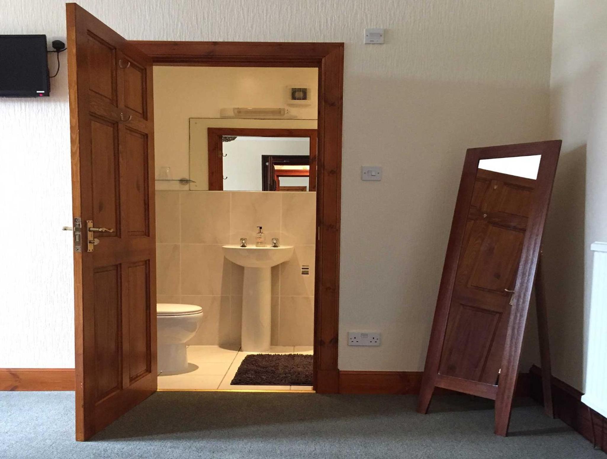 Twin Room with Shower photo 2
